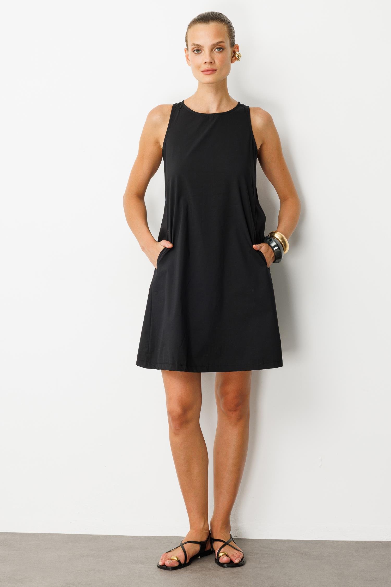 Pamuklu Rahat Kalıp Elbise-SİYAH