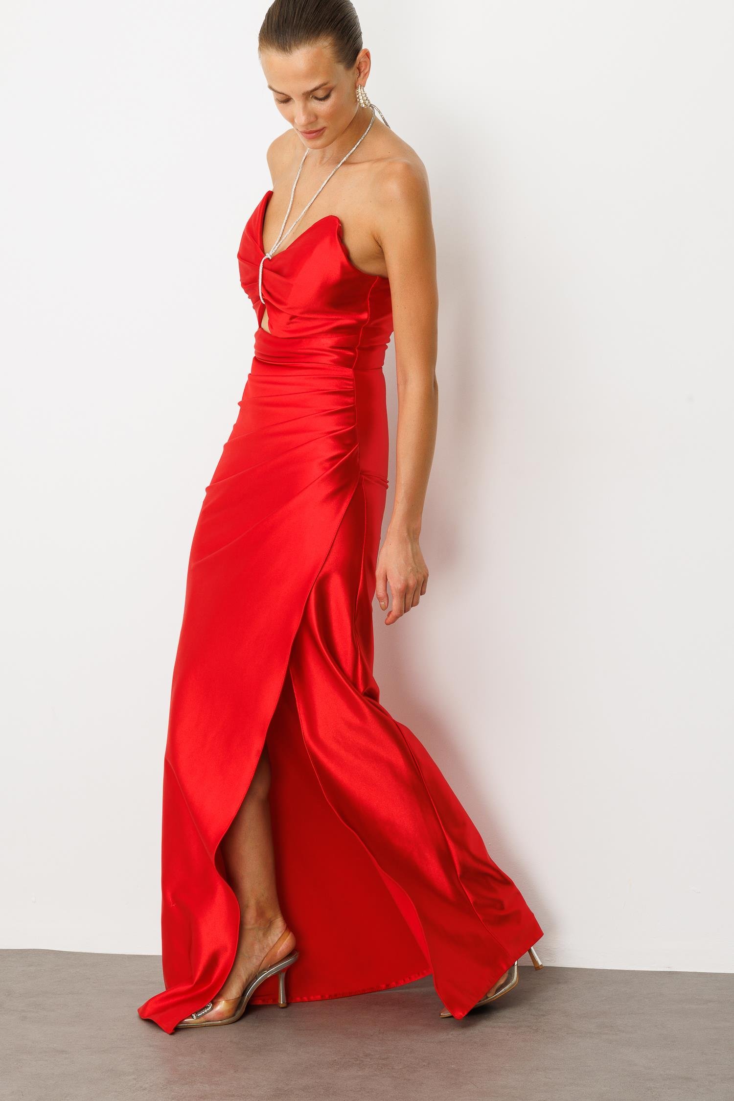 Saten Görünüm Taş Detaylı Abiye Elbise-KIRMIZI