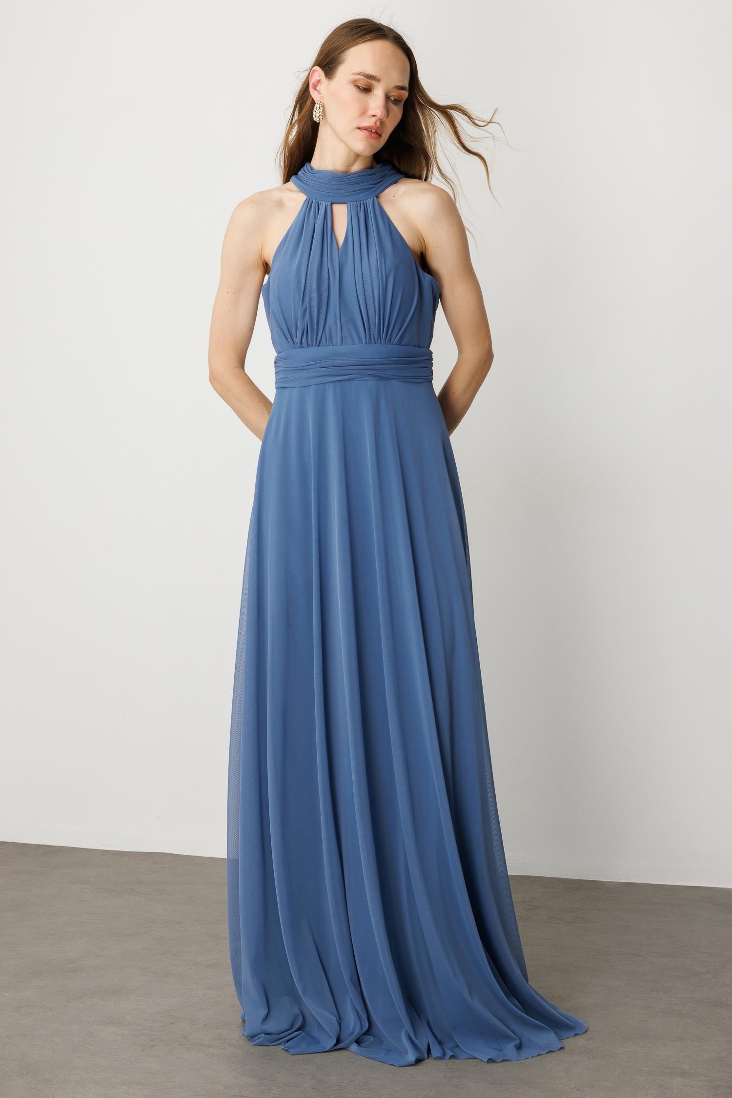 Sırt Dekolteli Kloş Etekli Tül Uzun Abiye Elbise-İNDİGO