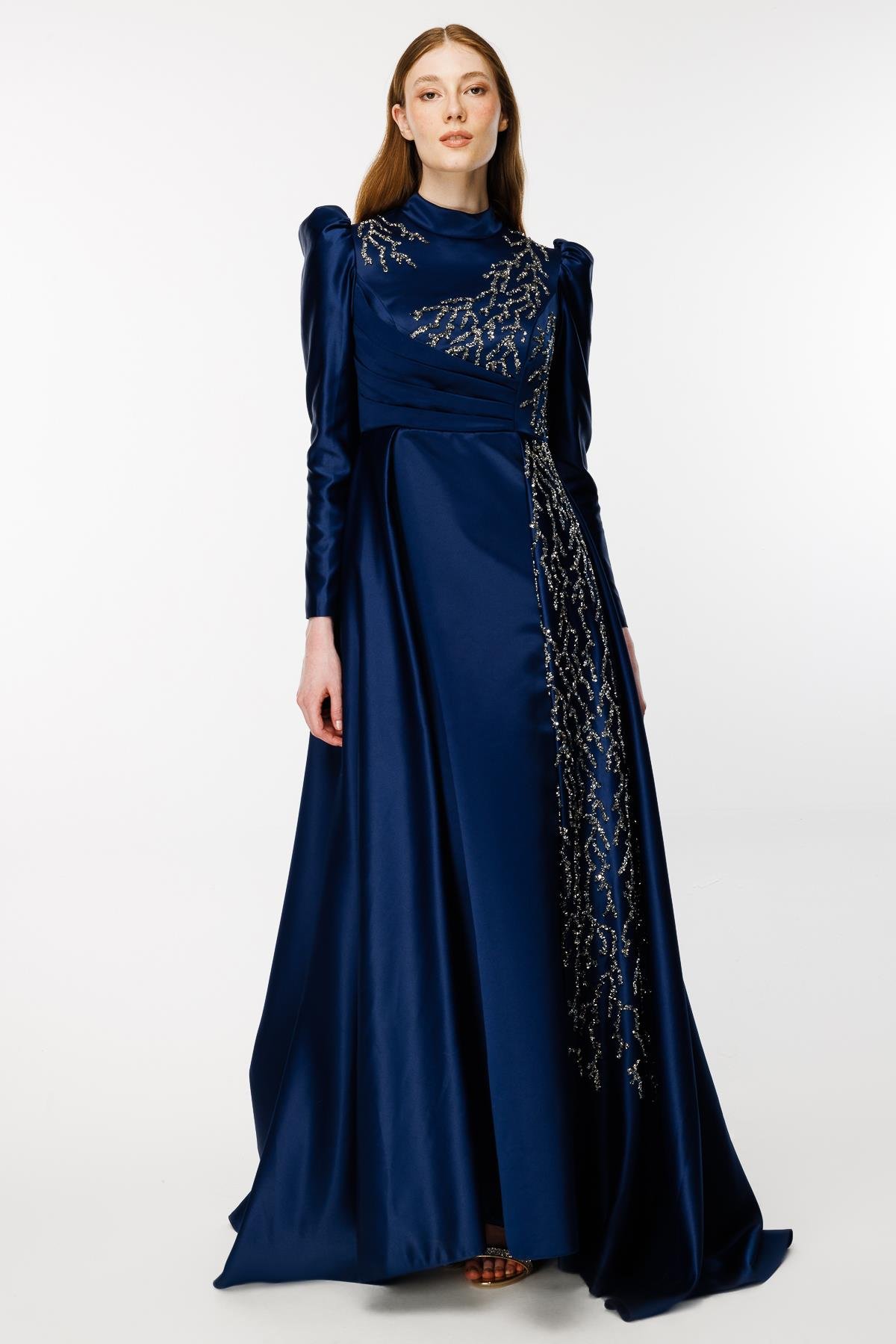 Yaka Ve Eteği İşlemeli Kuyruklu Abiye-LACI