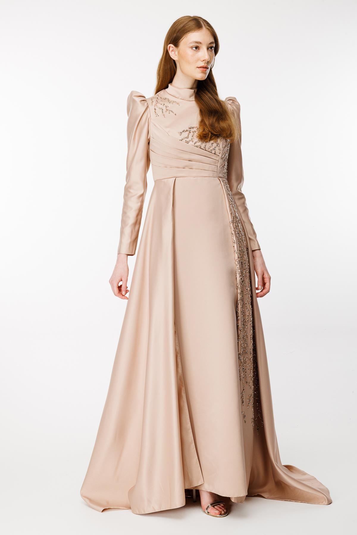 Yaka Ve Eteği İşlemeli Kuyruklu Abiye-GOLD