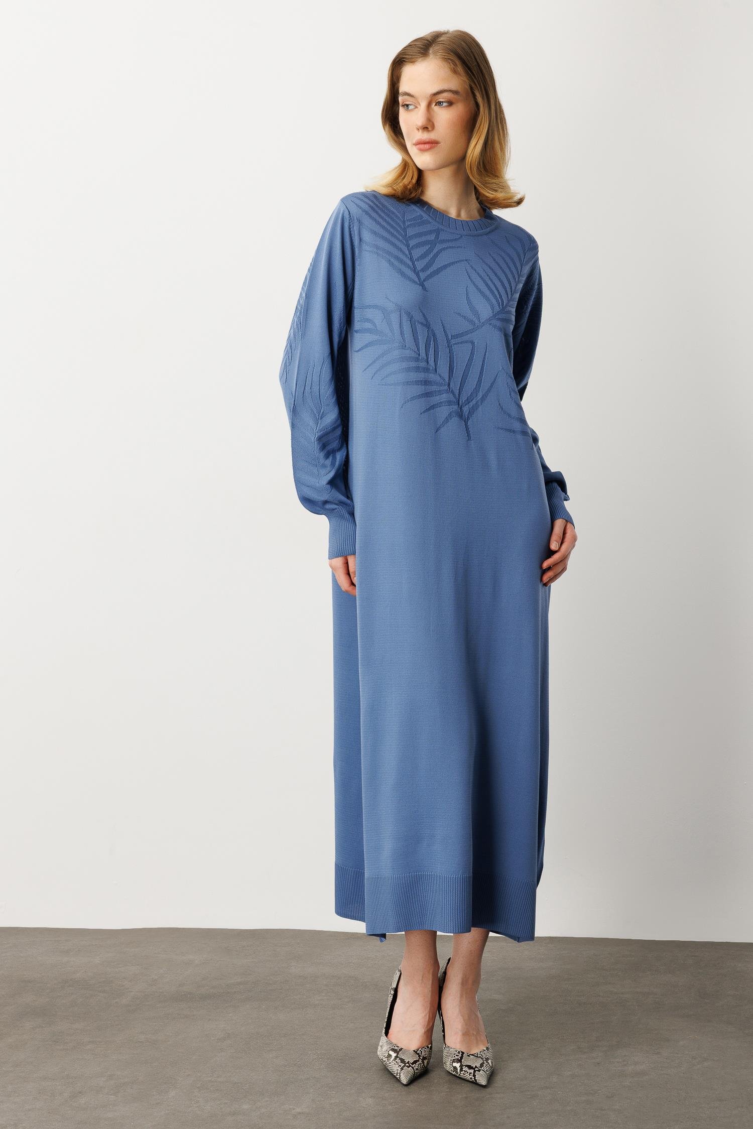 Yaprak Desenli Uzun Triko Elbise-İNDİGO