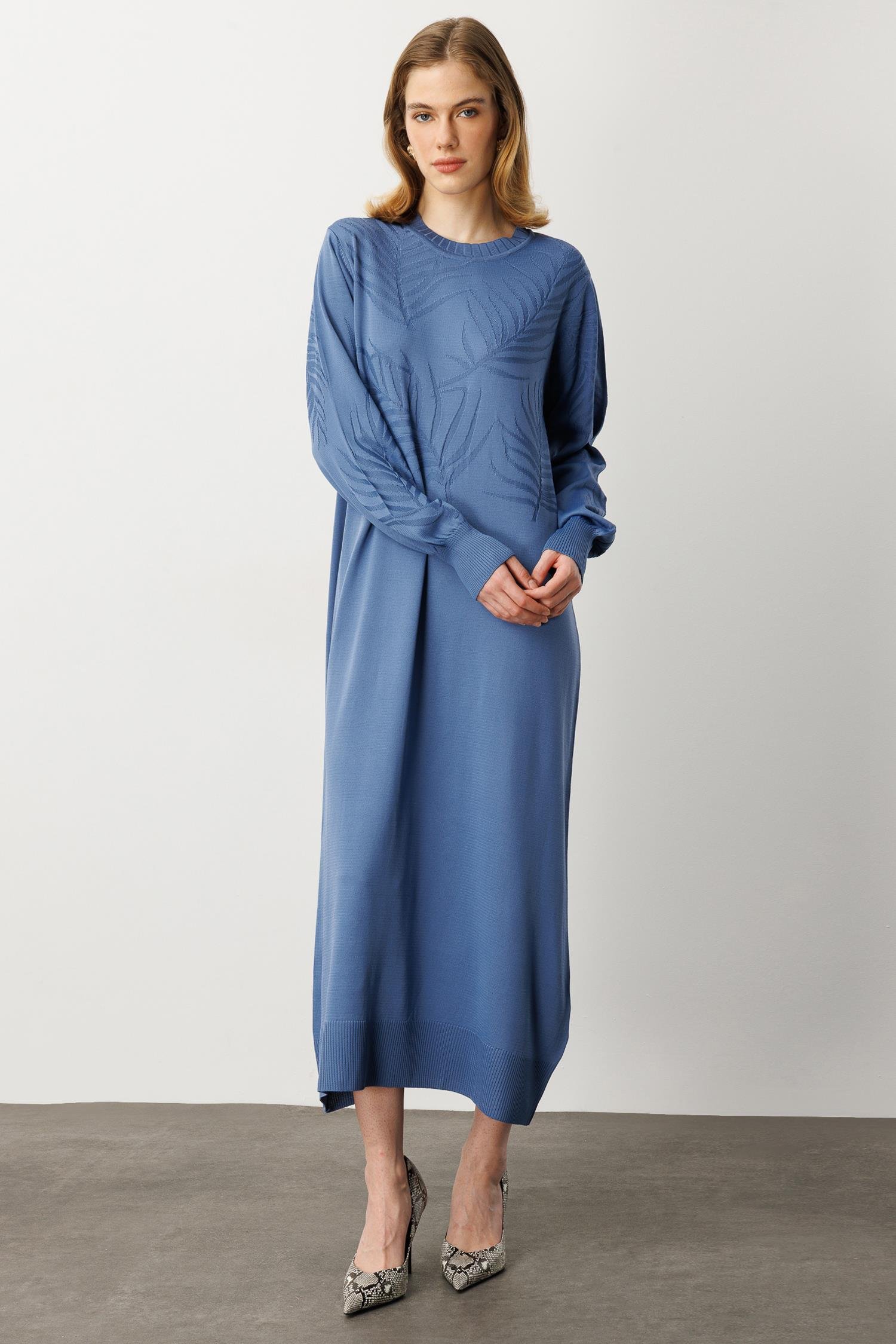 Yaprak Desenli Uzun Triko Elbise-İNDİGO