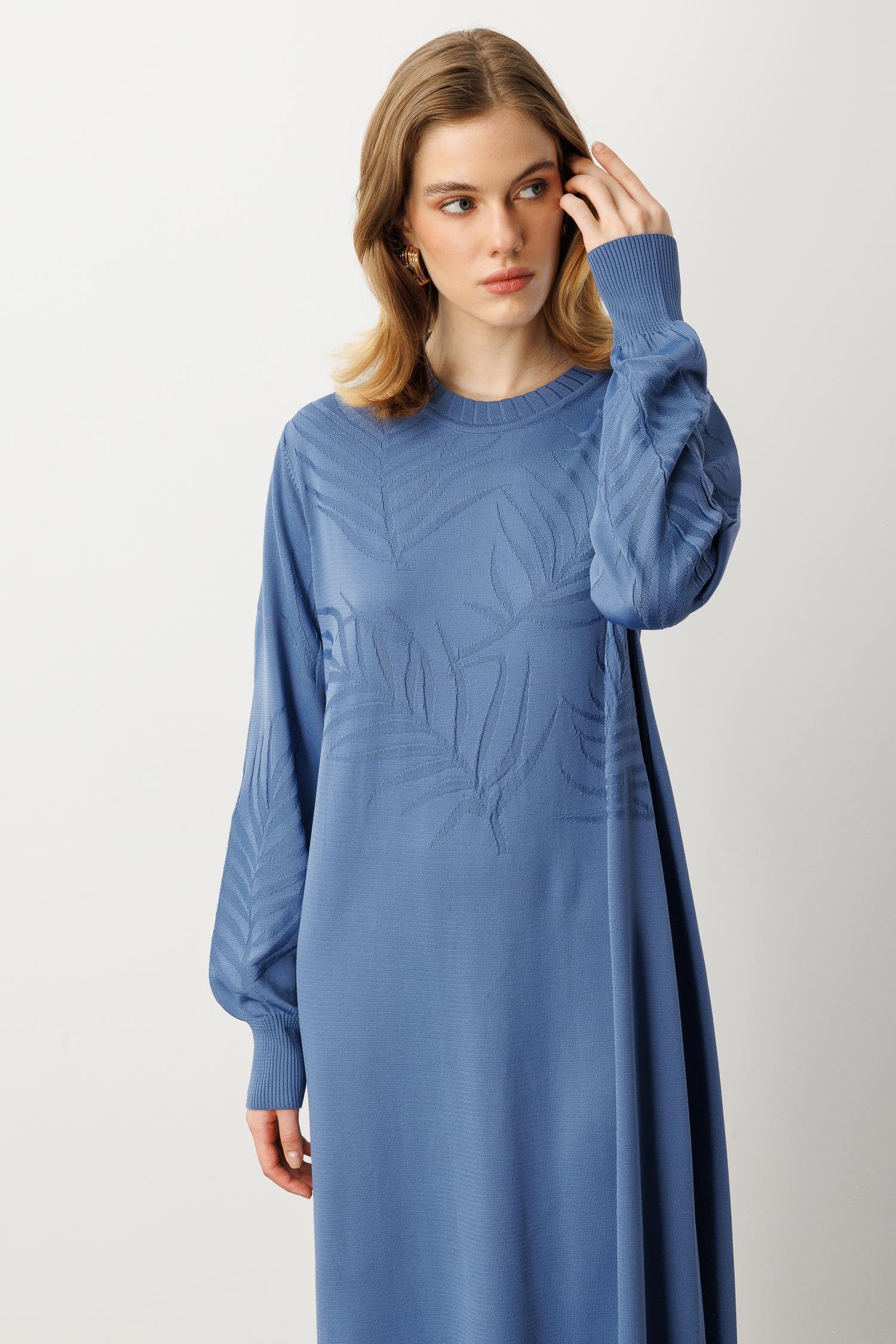 Yaprak Desenli Uzun Triko Elbise-İNDİGO