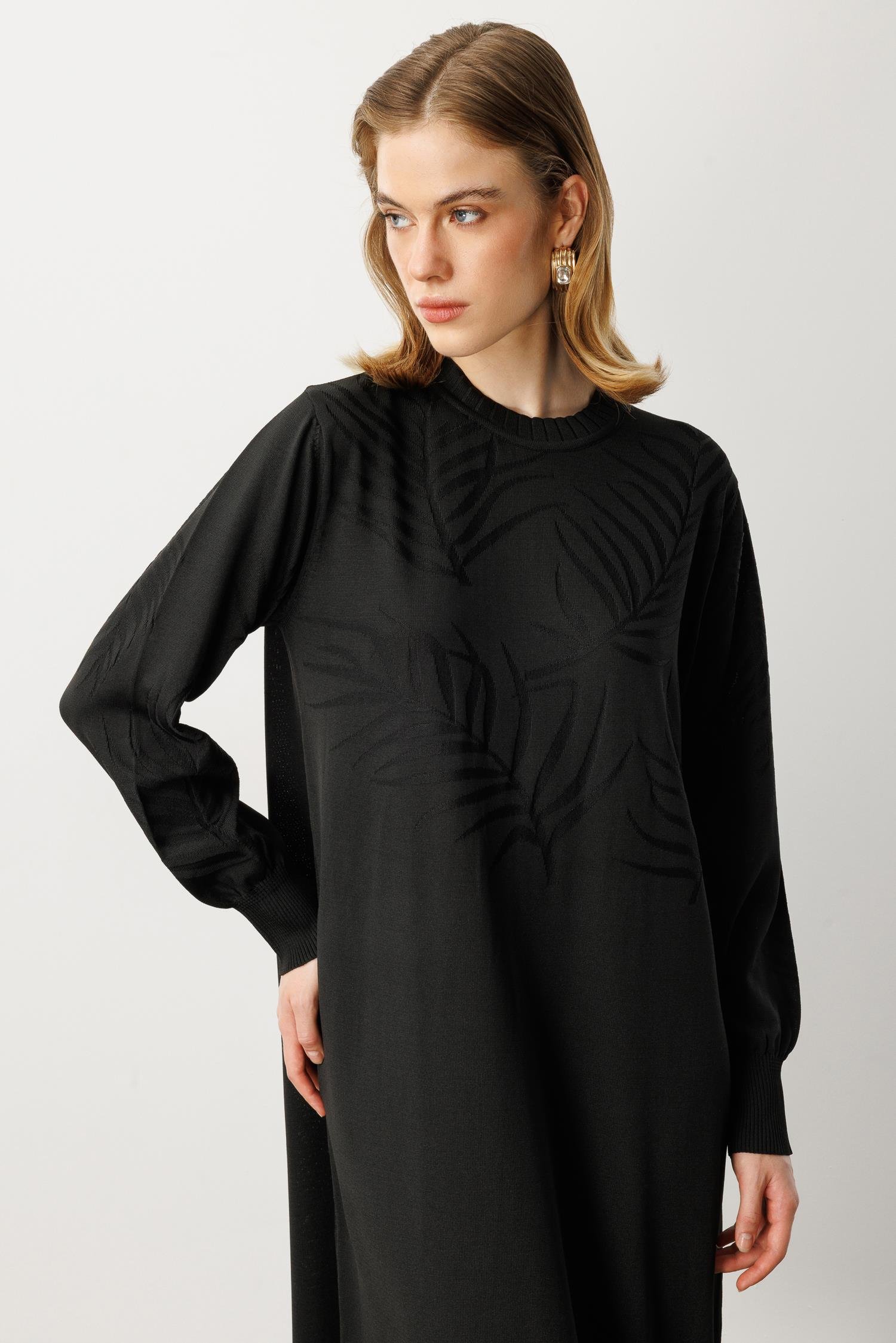 Yaprak Desenli Uzun Triko Elbise-SİYAH