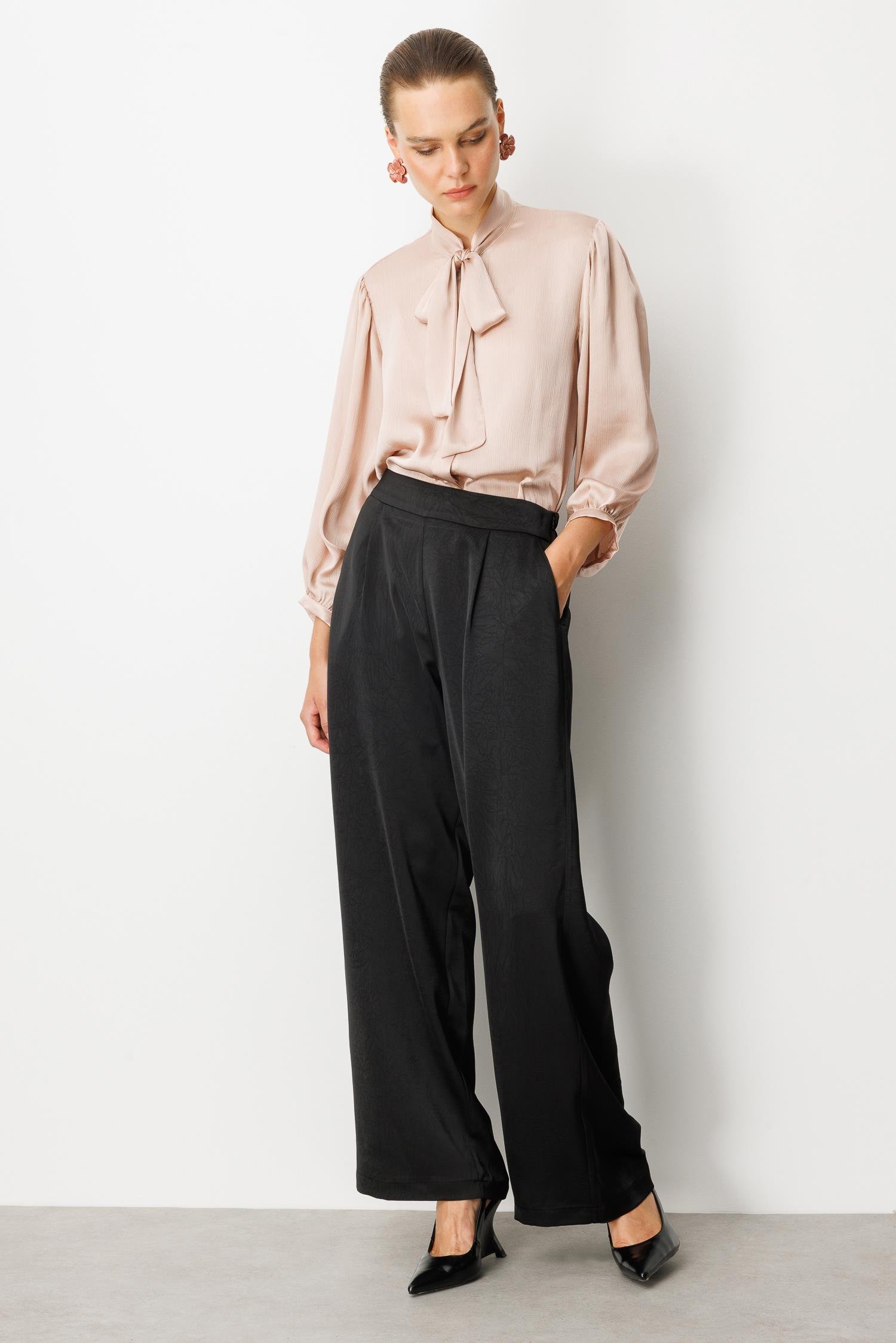 Arkası Lastikli Crash Kumaş Pantolon-SİYAH