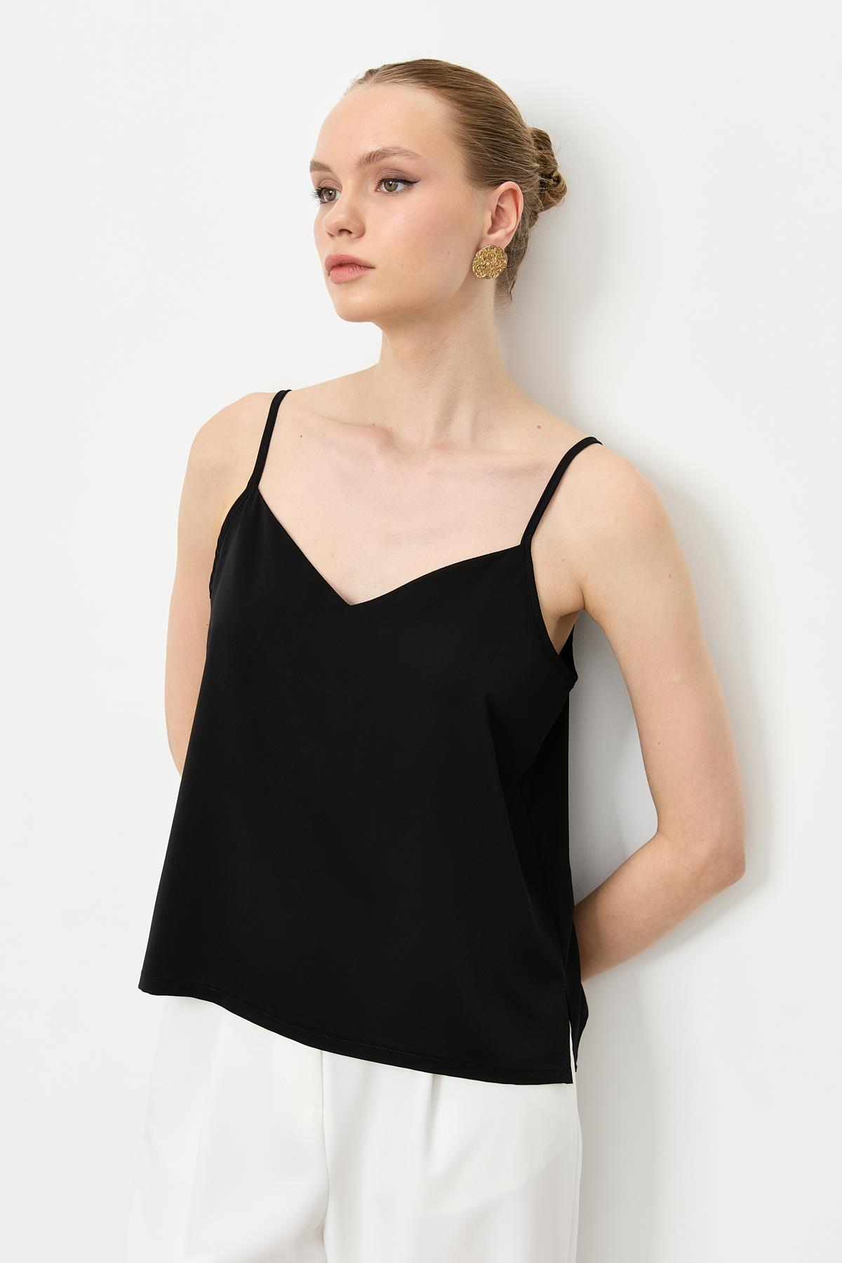 Askılı V Yaka Bluz-SİYAH