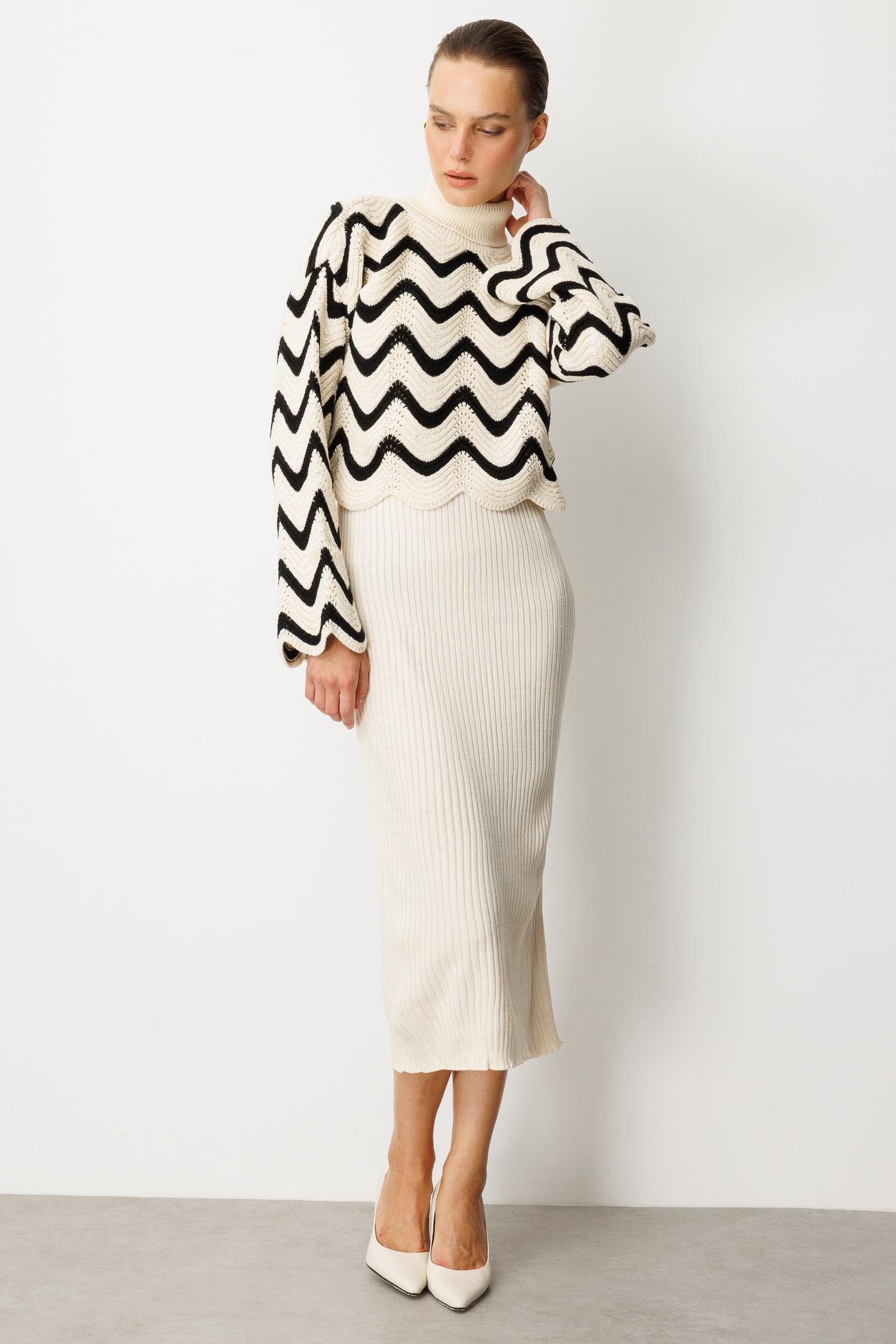 Balıkçı Yaka Desenli Triko Takım Elbise-KREM