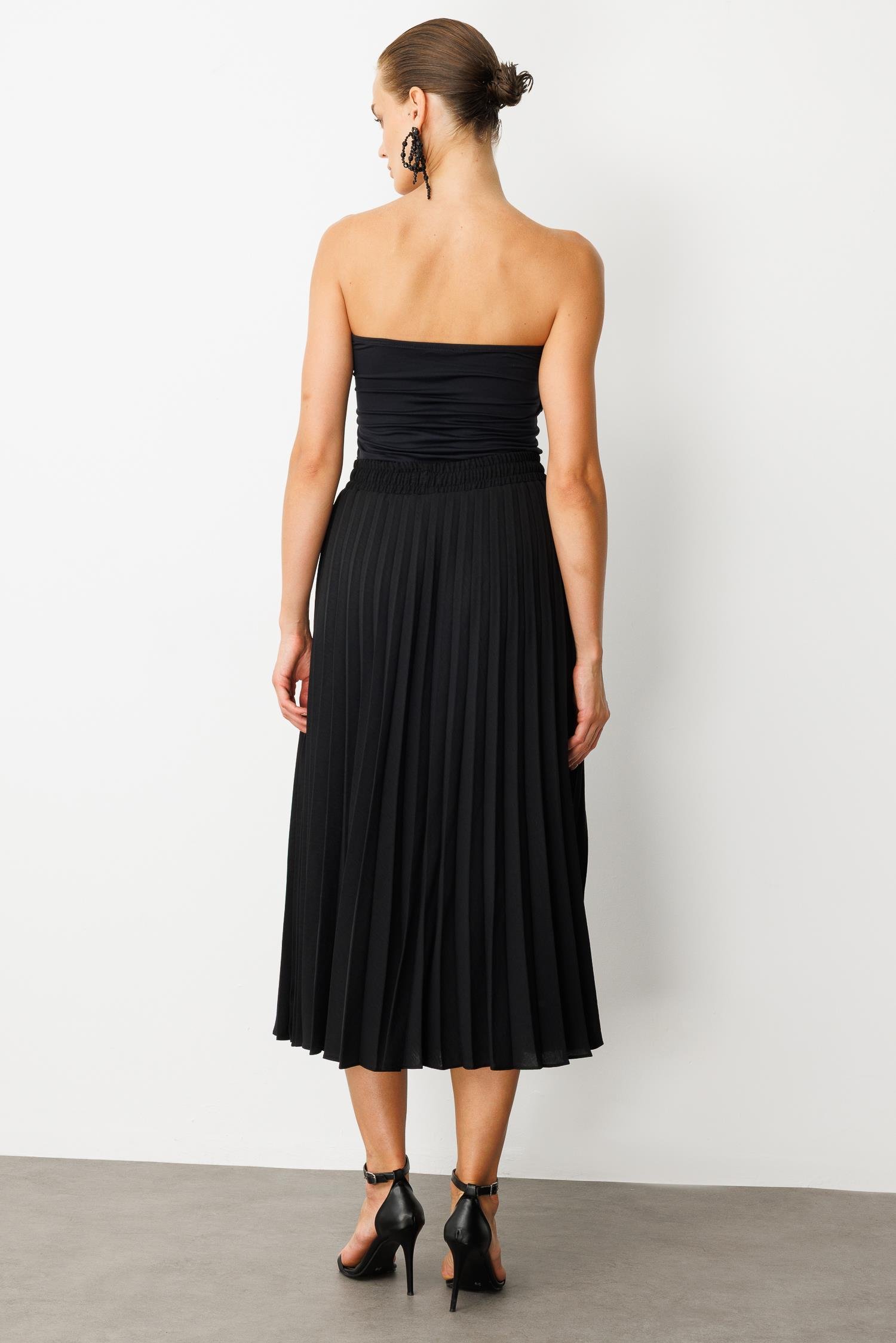 Beli Lastikli Pileli Etek-SİYAH