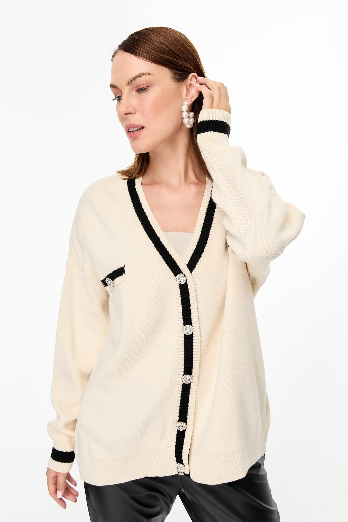 Biyeli Taşlı Düğmeli Triko Hırka - EKRU