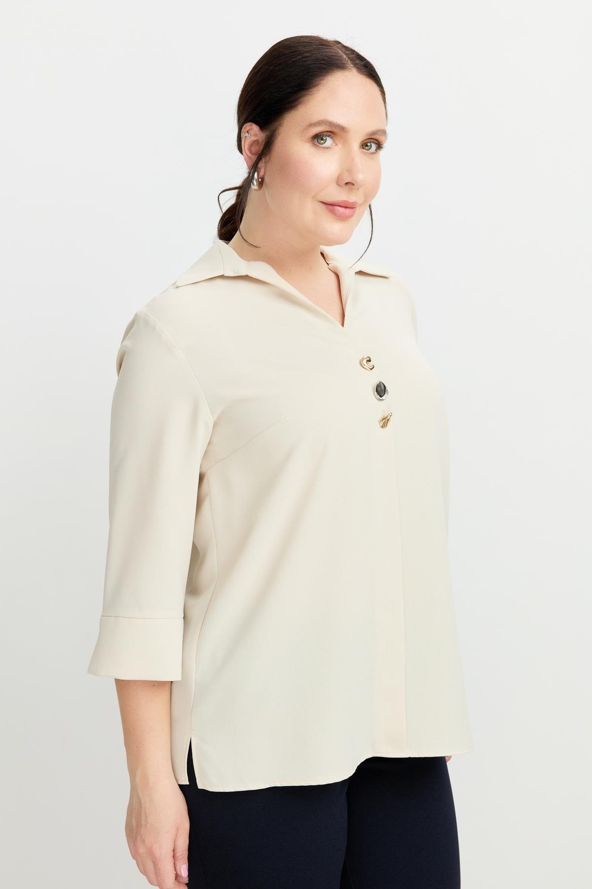 Büyük Beden Broş Detaylı Gömlek-KUM