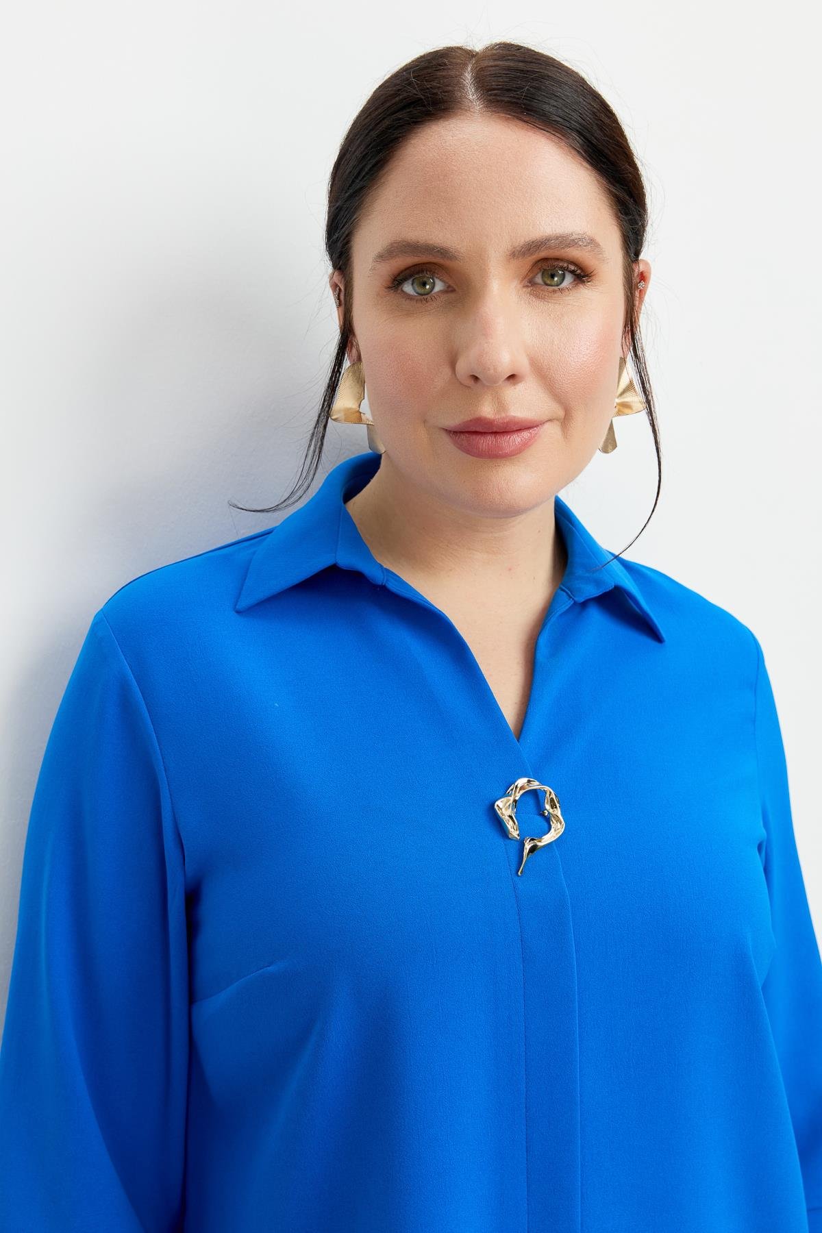 Büyük Beden Broş Detaylı Gömlek-SAX