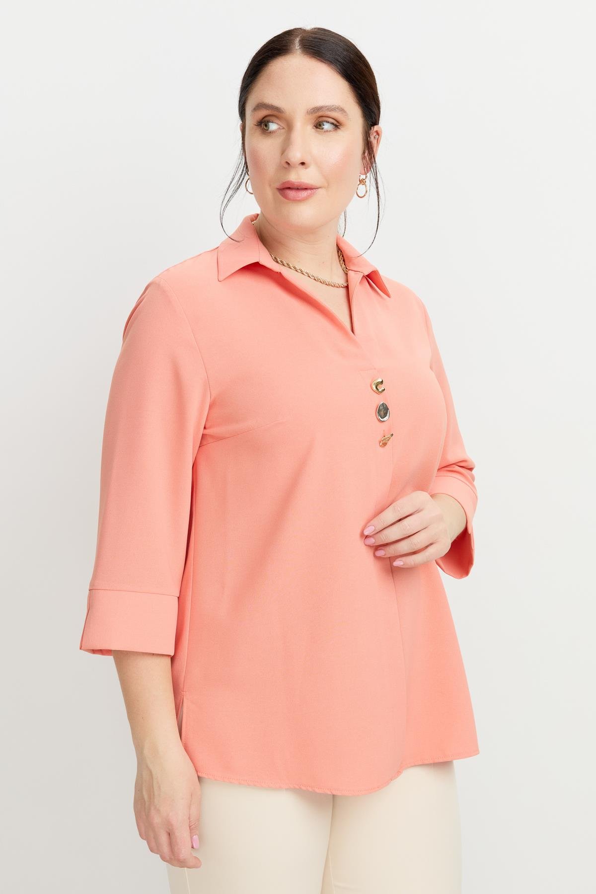 Büyük Beden Broş Detaylı Gömlek-ŞEFTALİ