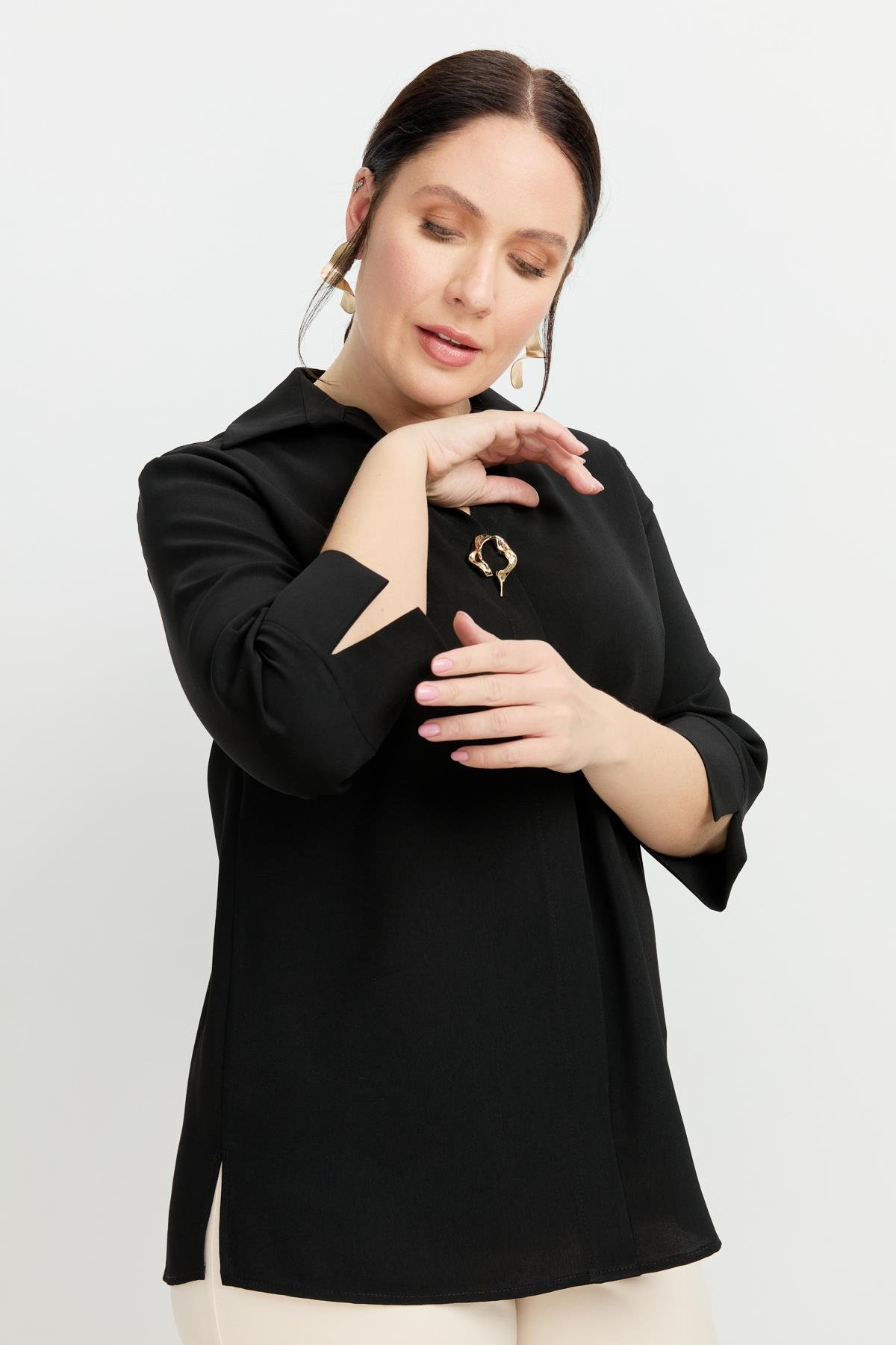 Büyük Beden Broş Detaylı Gömlek-SİYAH