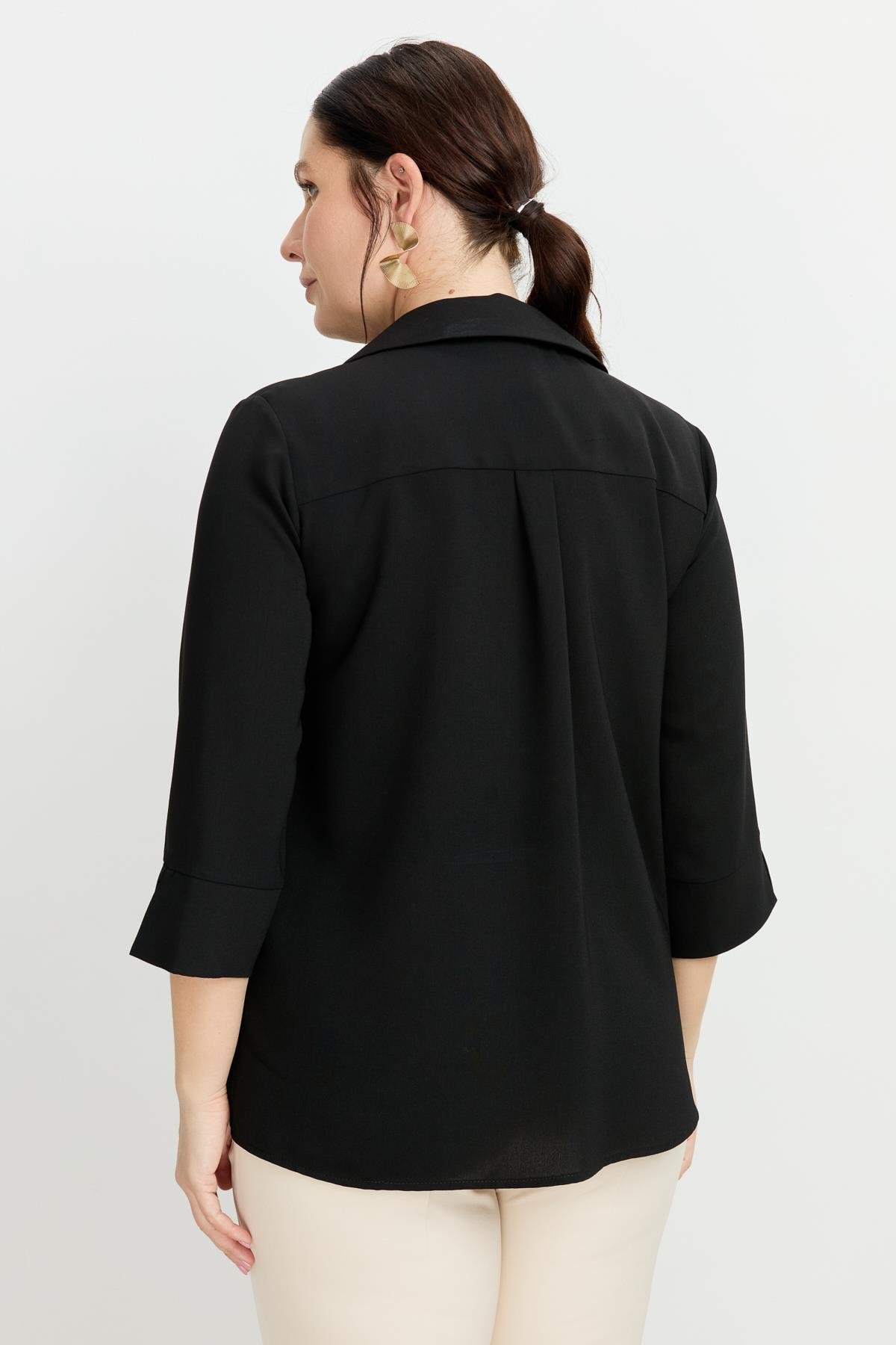 Büyük Beden Broş Detaylı Gömlek-SİYAH