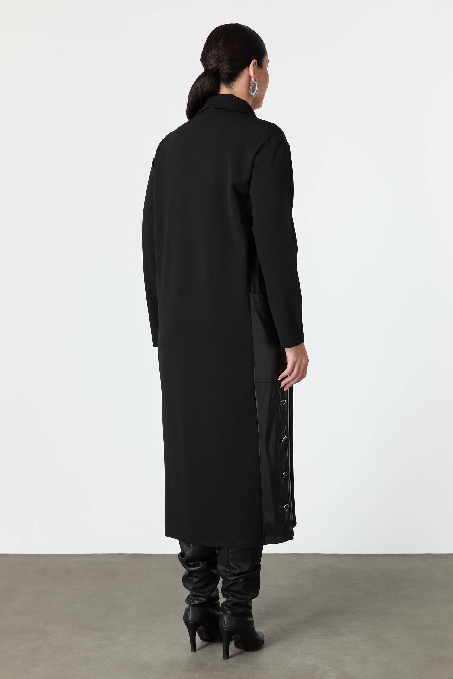 Büyük Beden Deri Detaylı Krep Elbise-SİYAH