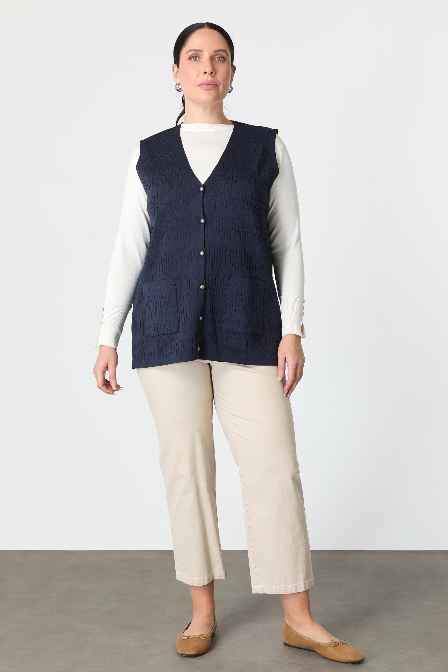 Büyük Beden Düğme Detaylı Triko Yelek-LACI