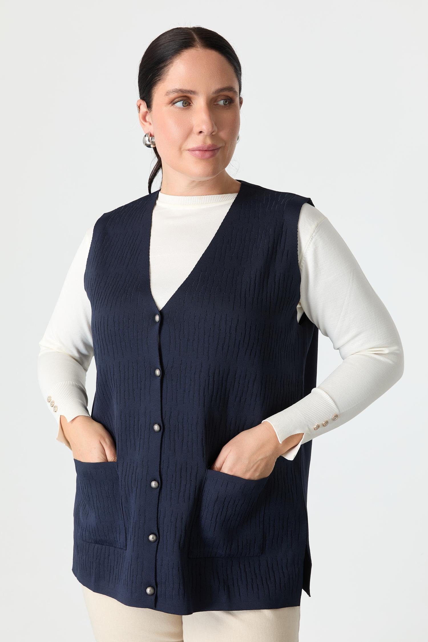 Büyük Beden Düğme Detaylı Triko Yelek-LACI