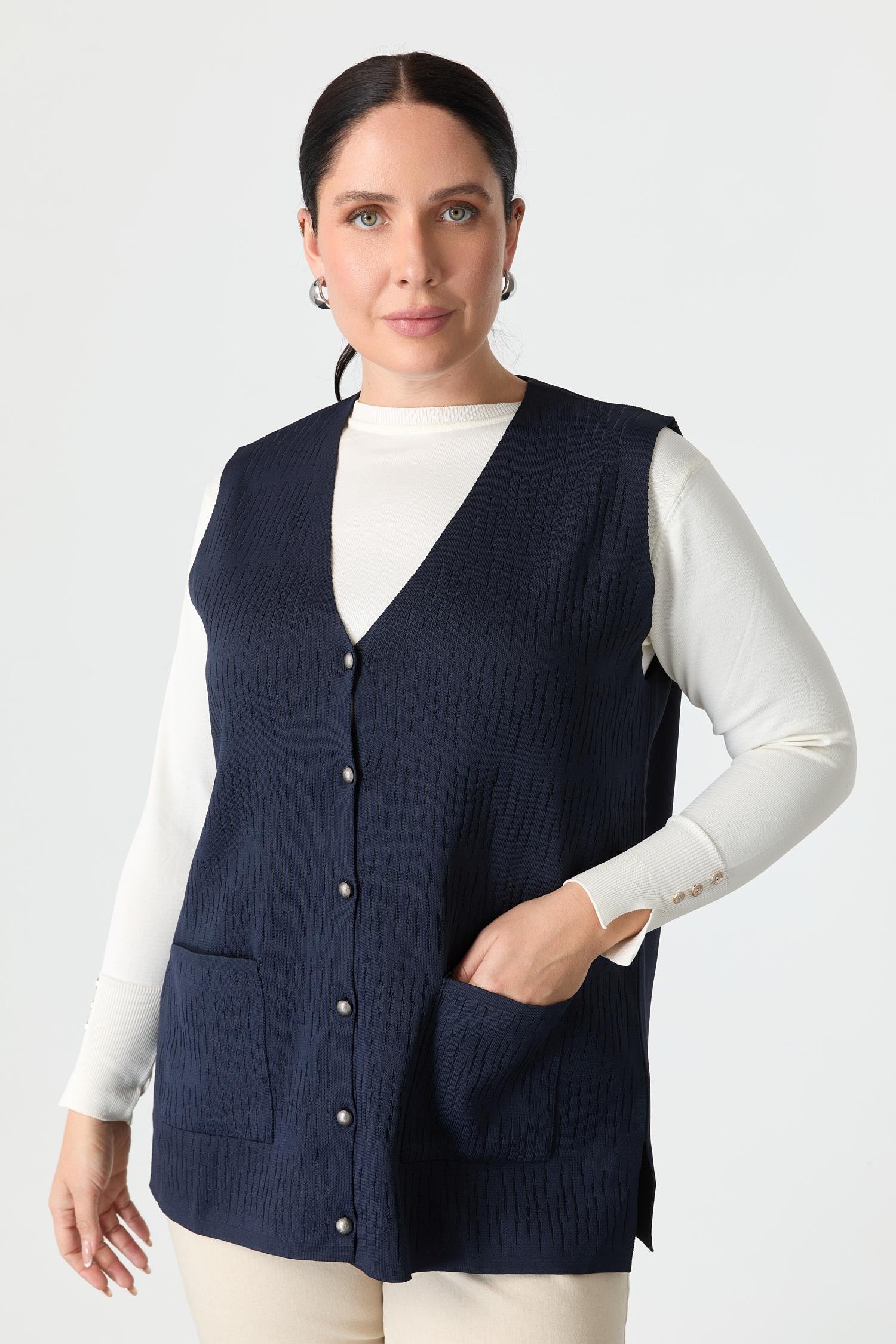 Büyük Beden Düğme Detaylı Triko Yelek-LACI