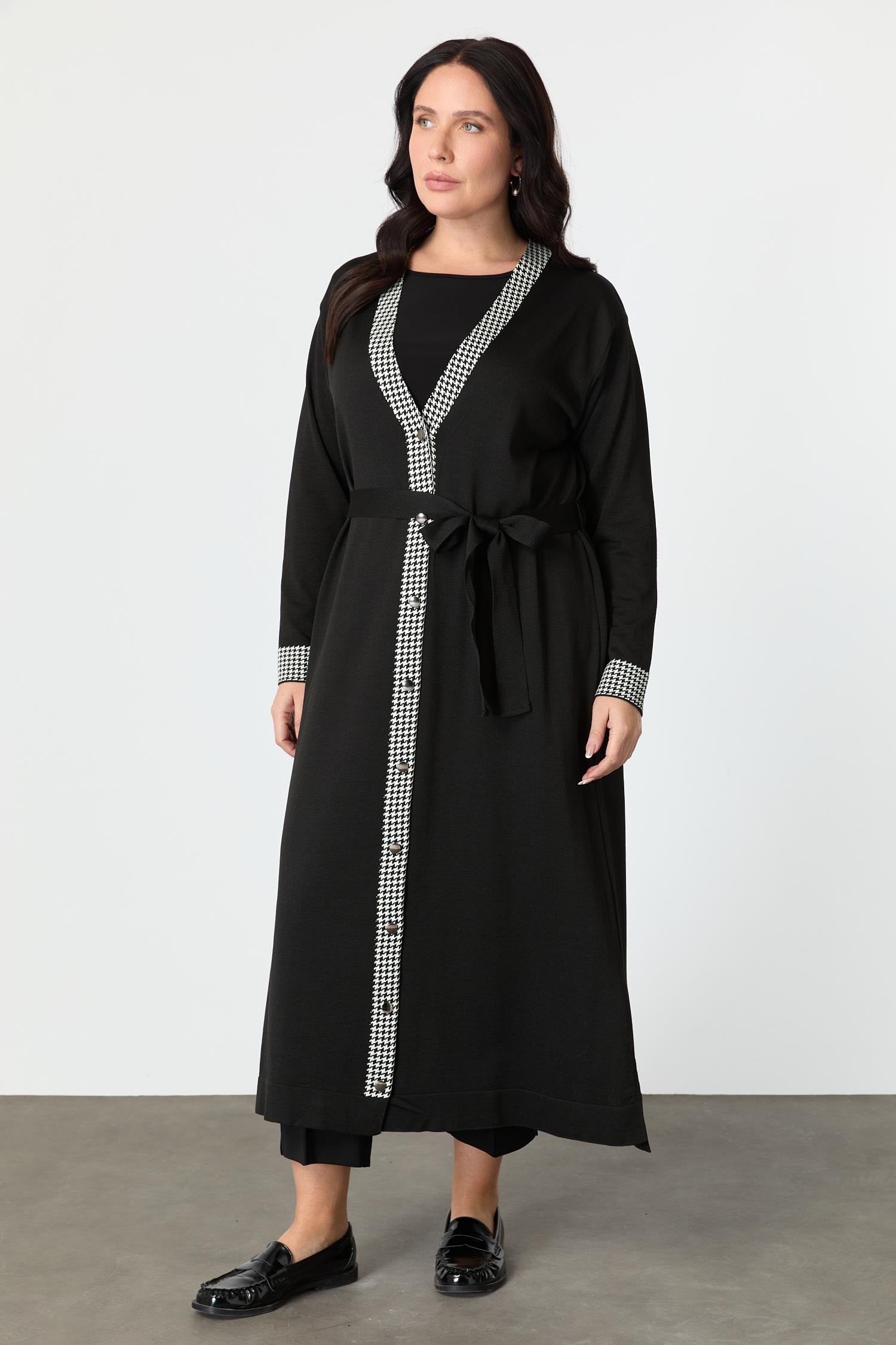 Büyük Beden Düğmeli Uzun Triko Hırka-SİYAH