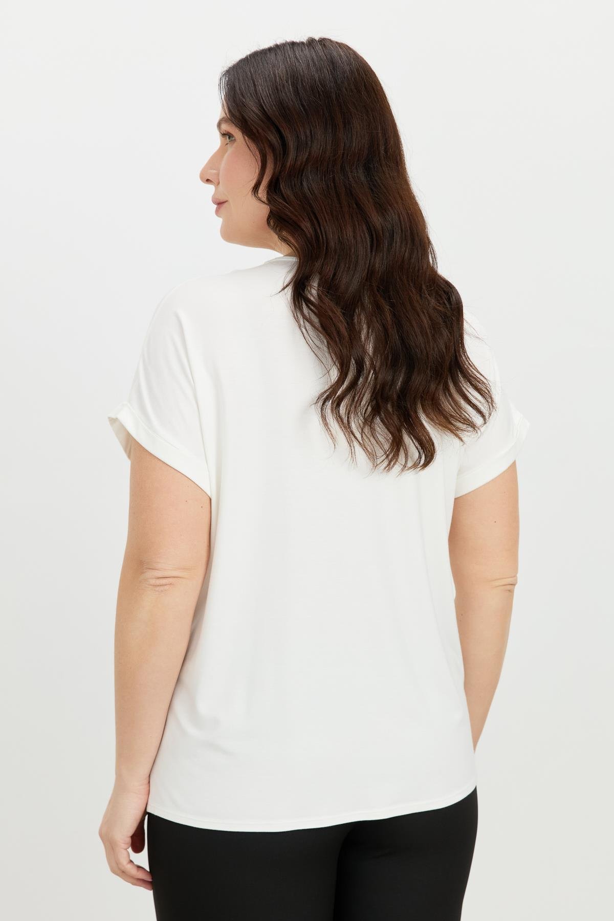 Büyük Beden Kolye Detaylı Bluz-KEMIK