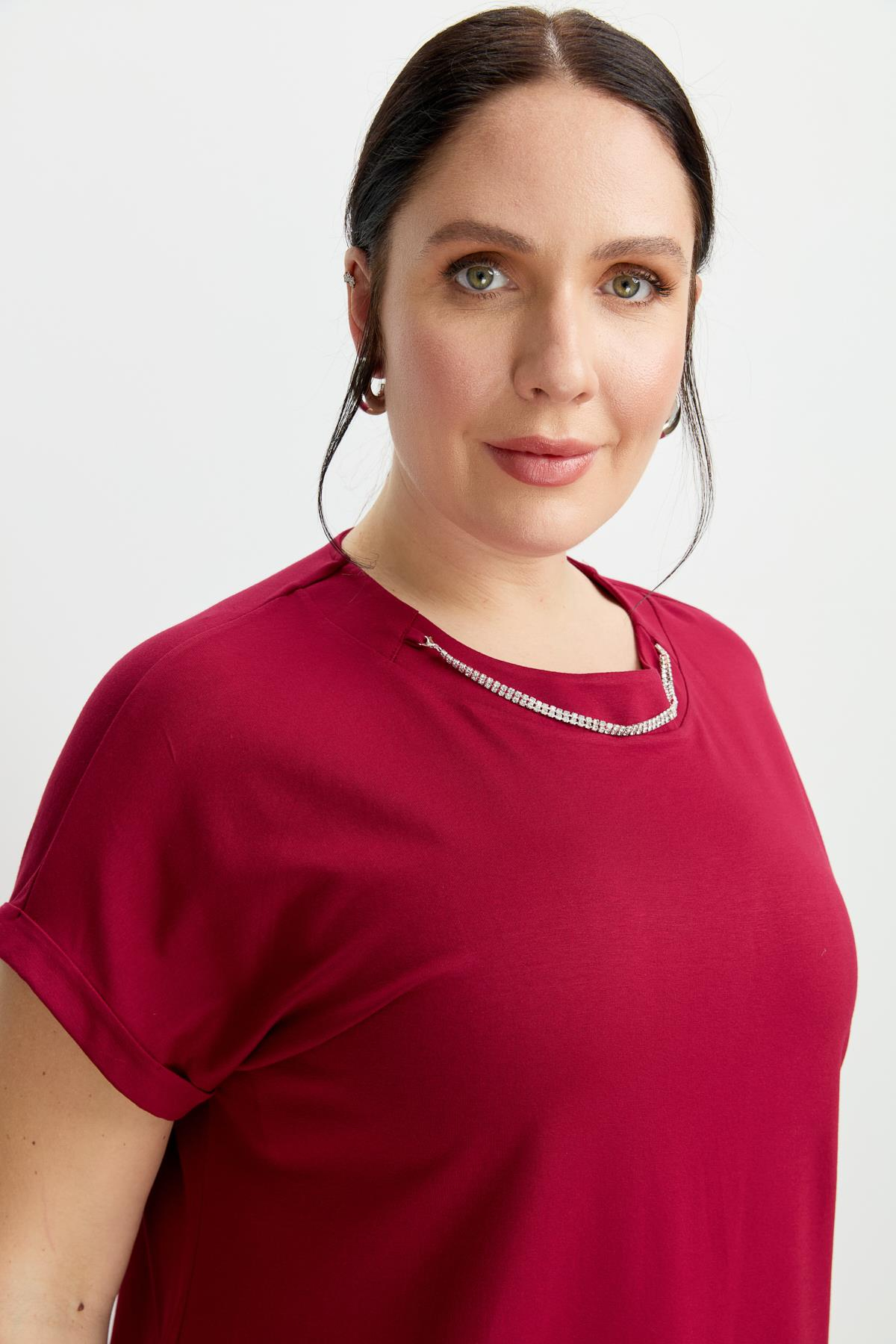 Büyük Beden Kolye Detaylı Bluz-MÜRDÜM