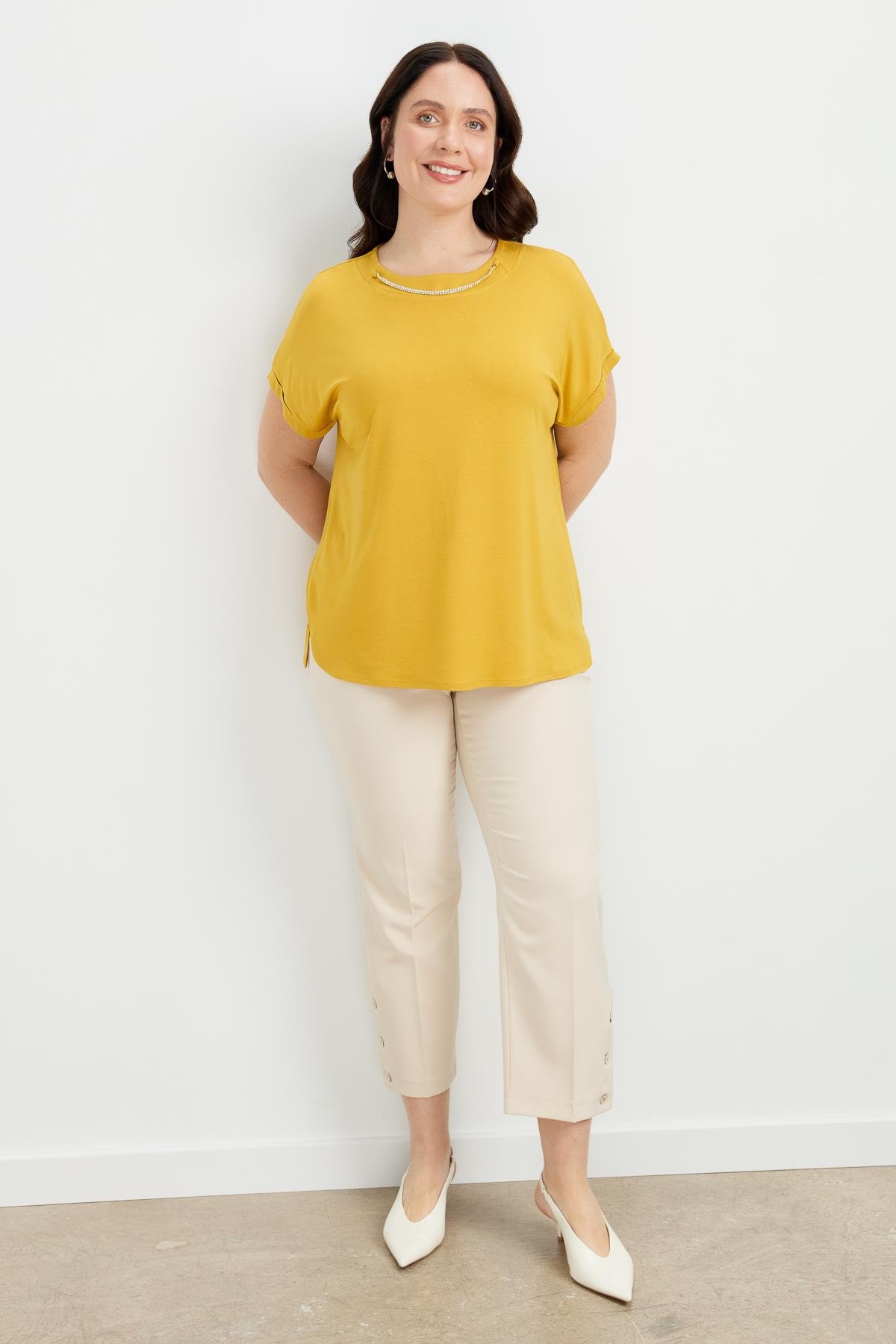 Büyük Beden Kolye Detaylı Bluz-SAFRAN