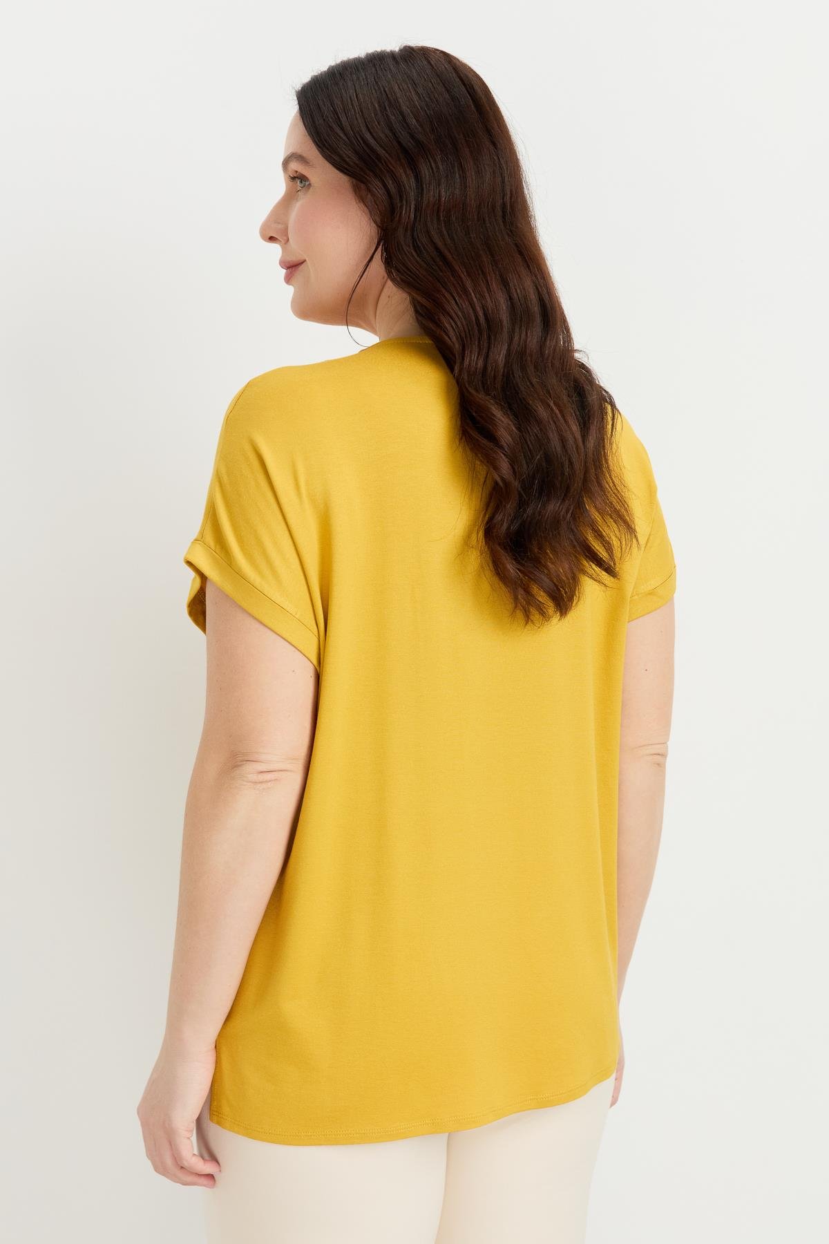 Büyük Beden Kolye Detaylı Bluz-SAFRAN