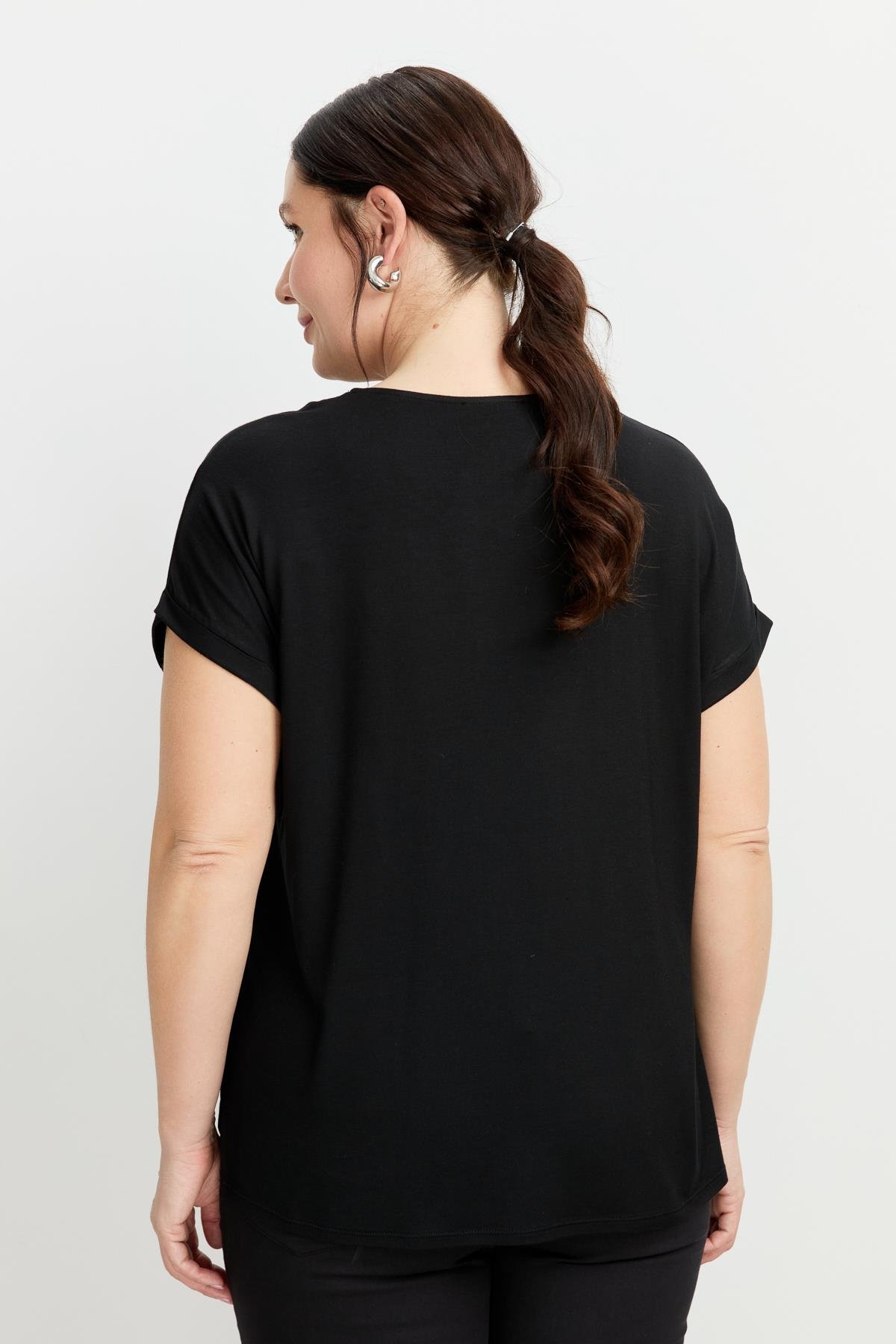 Büyük Beden Kolye Detaylı Bluz-SİYAH