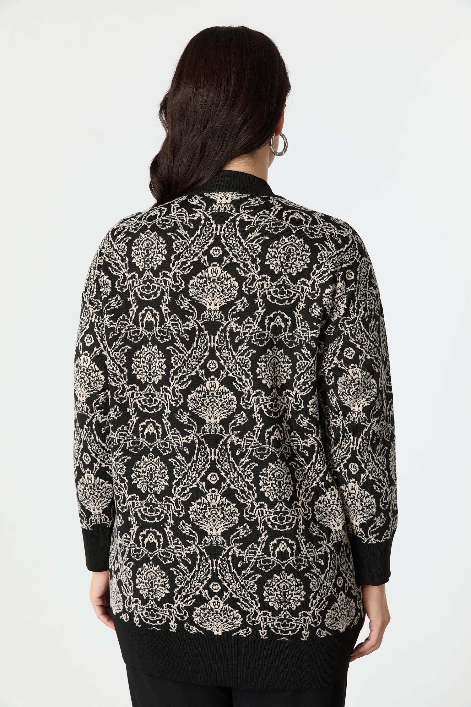 Büyük Beden Soyut Desenli Triko Hırka-SİYAH/KEMİK