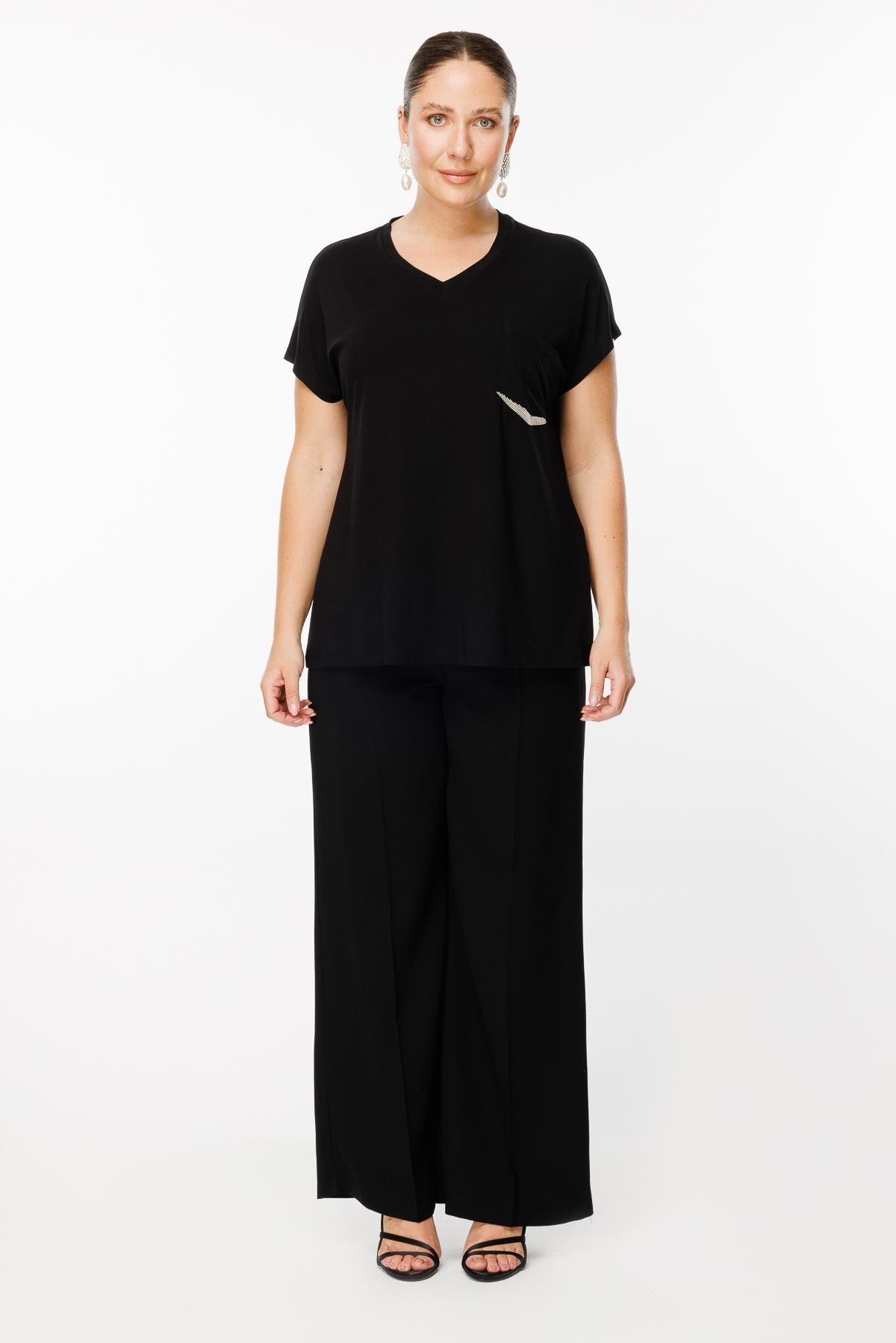 Büyük Beden V Yaka Cebi Boncuk İşlemeli Bluz - SİYAH