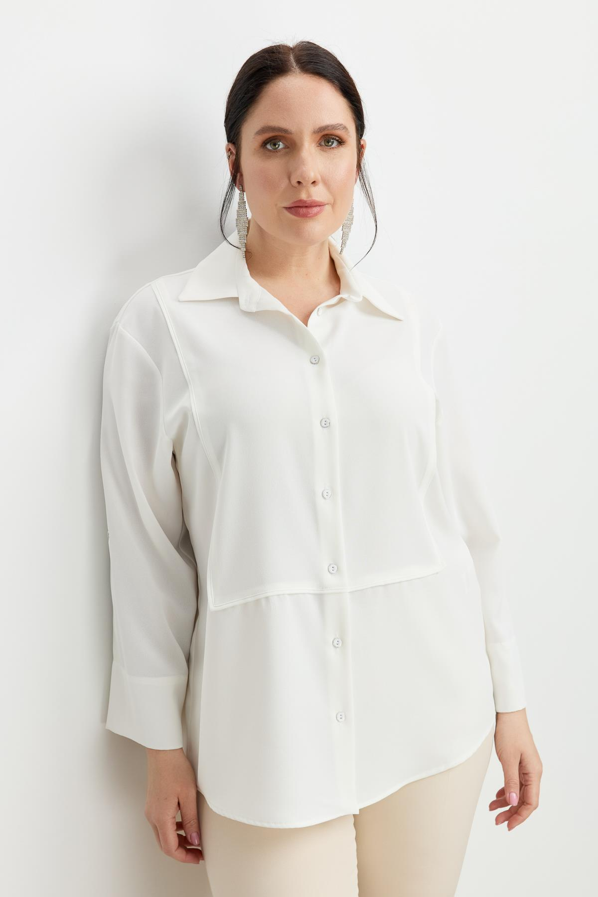 Büyük Beden Yakası Broşlu Gömlek-KEMIK