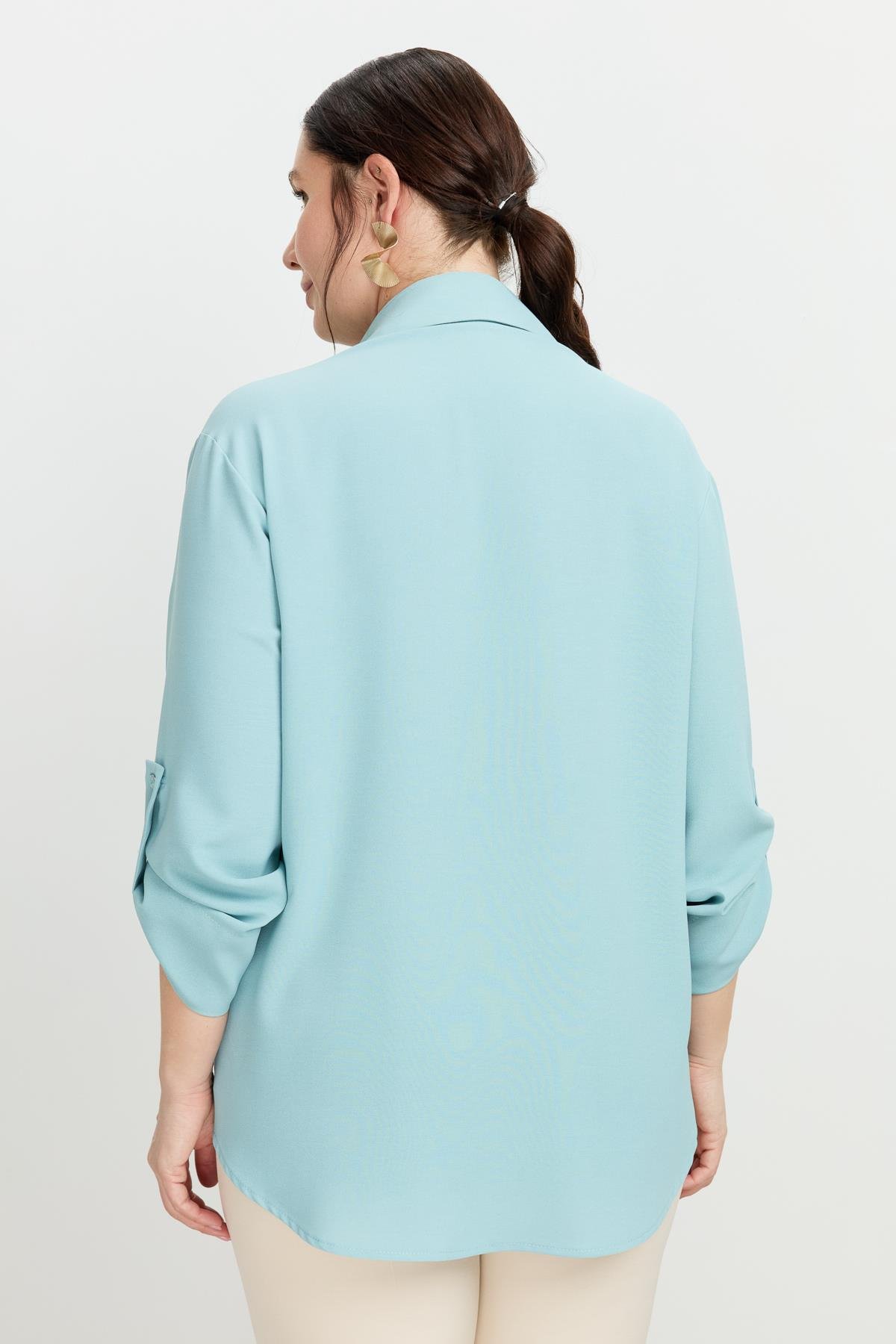 Büyük Beden Yakası Broşlu Gömlek-MINT