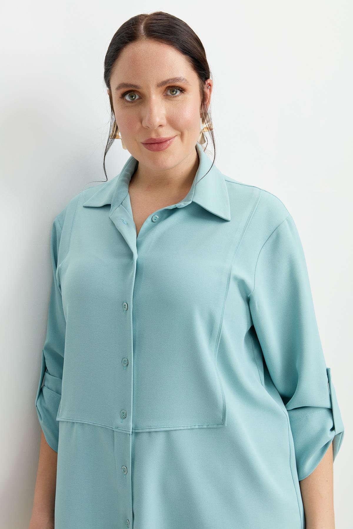 Büyük Beden Yakası Broşlu Gömlek-MINT
