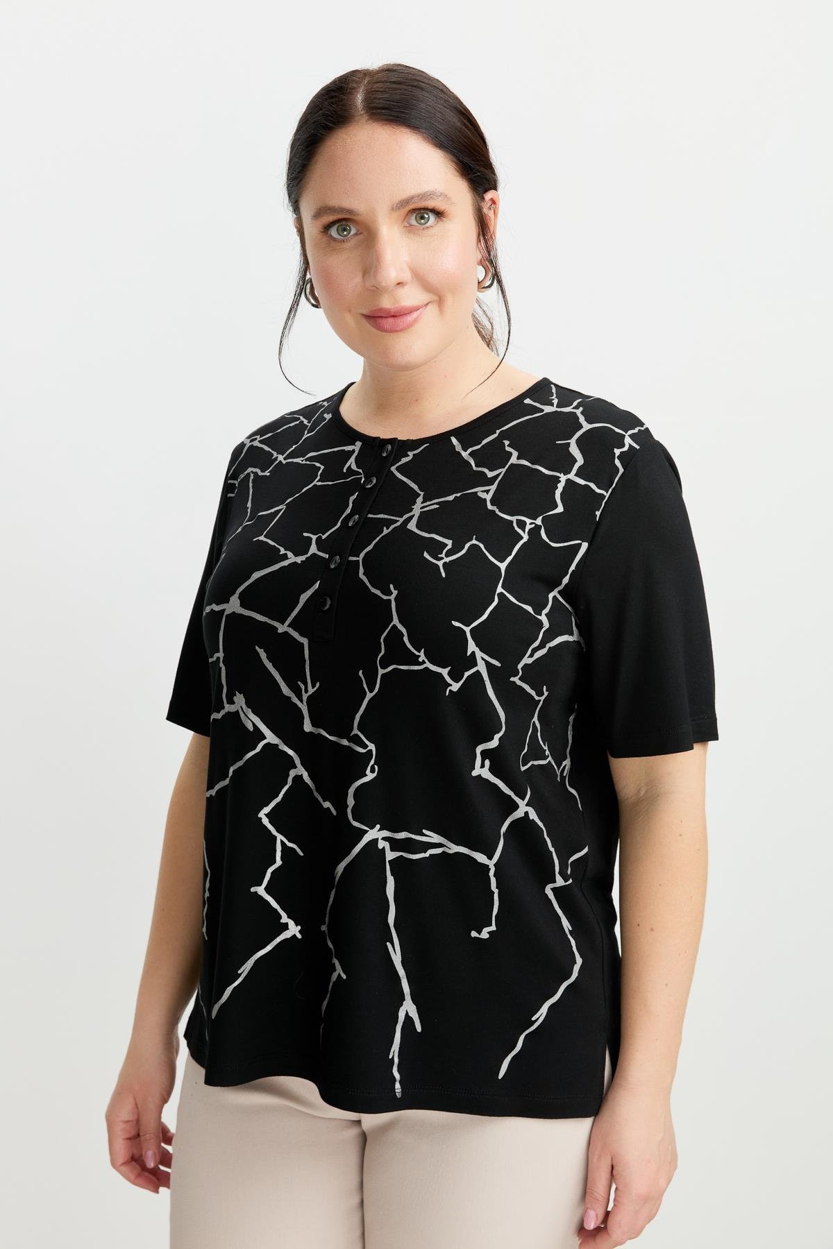 Büyük Beden Yakası Düğmeli Bluz-SİYAH