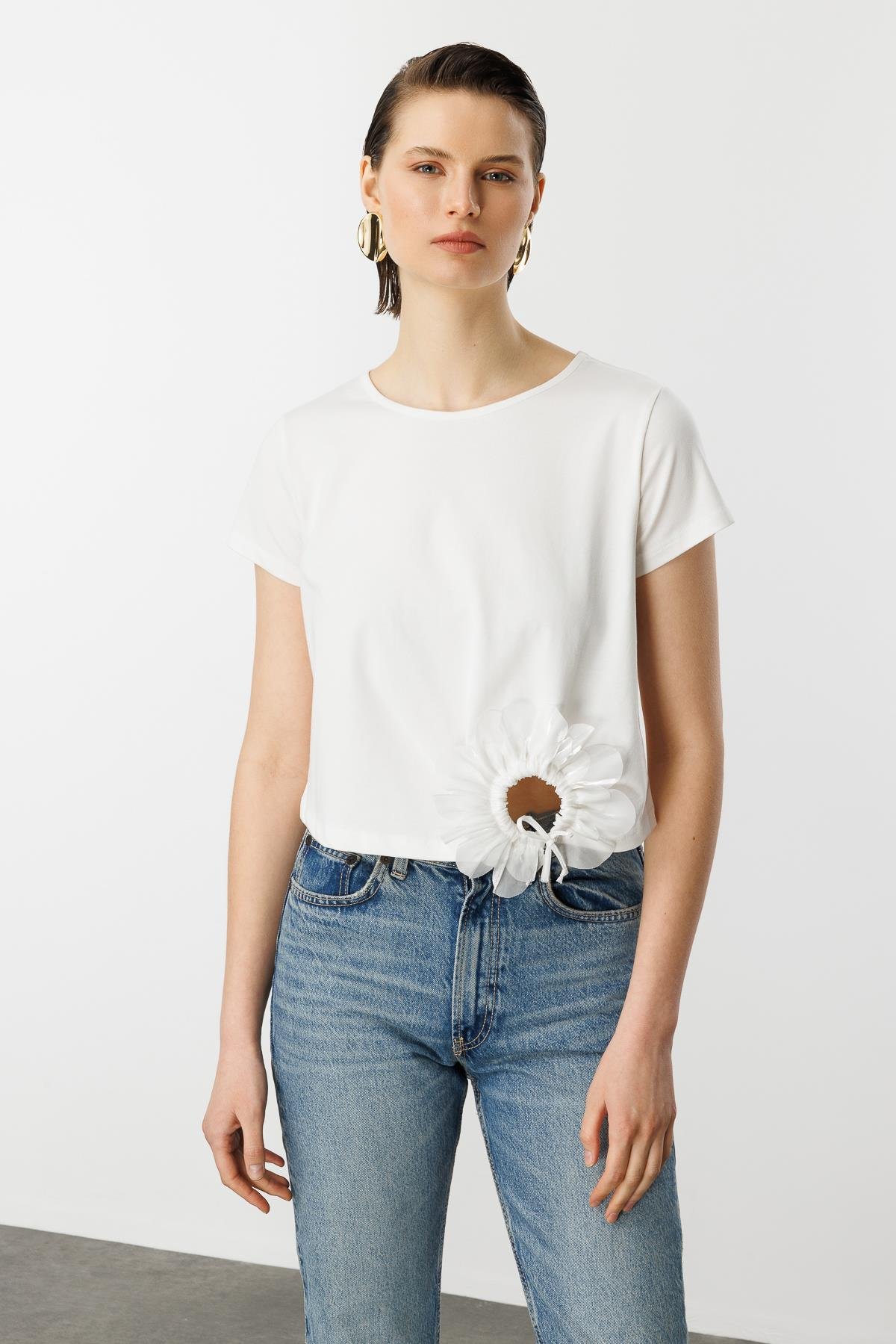 Büzgü Çiçek Detay Pamuklu Bluz-KEMIK