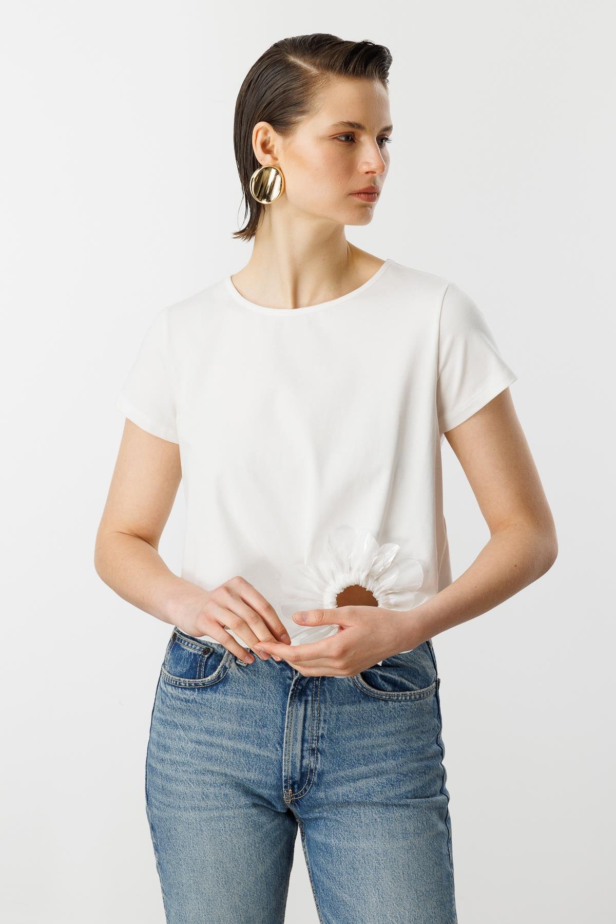 Büzgü Çiçek Detay Pamuklu Bluz-KEMIK