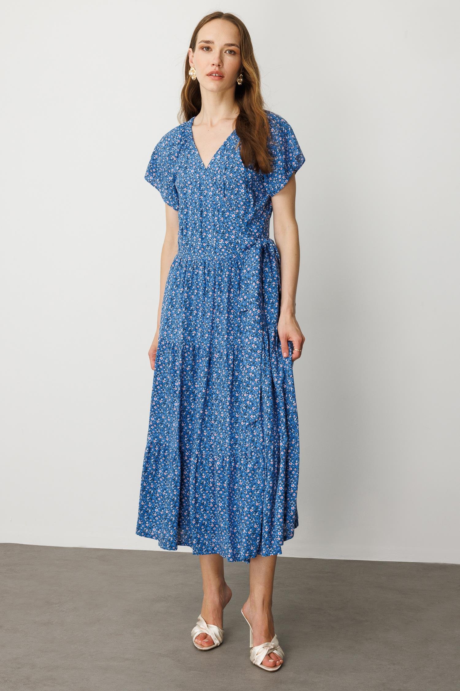 Çiçek Desenli Kruvaze Yaka Uzun Elbise-MAVİ