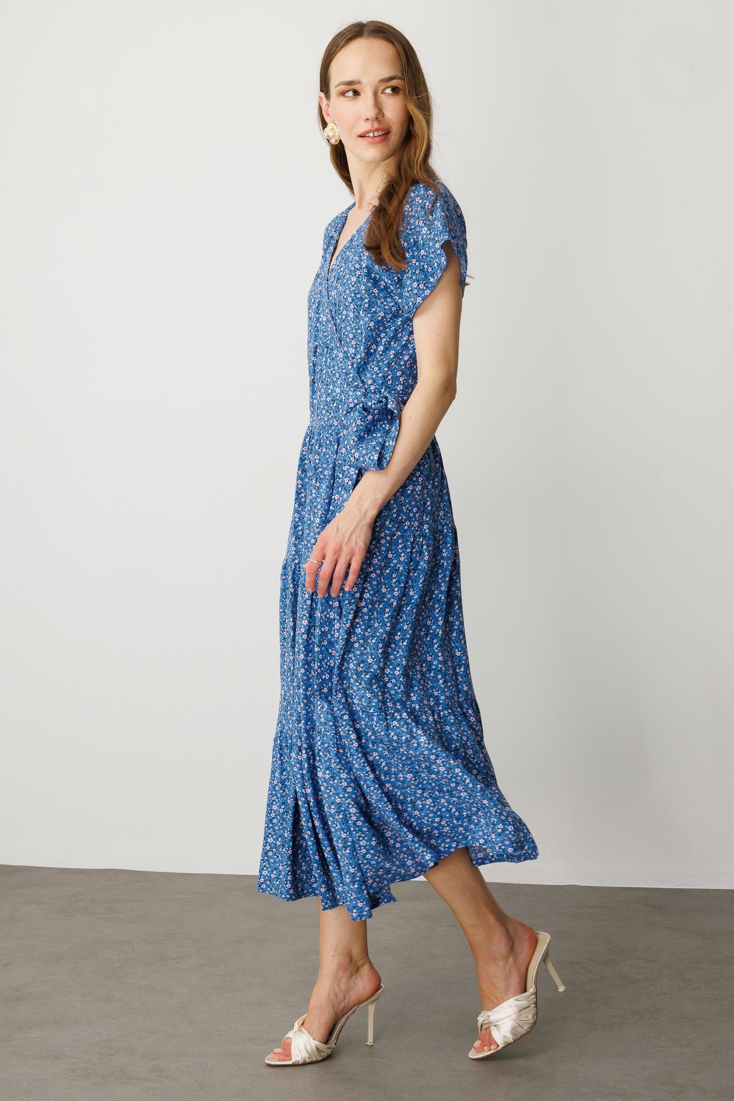 Çiçek Desenli Kruvaze Yaka Uzun Elbise-MAVİ