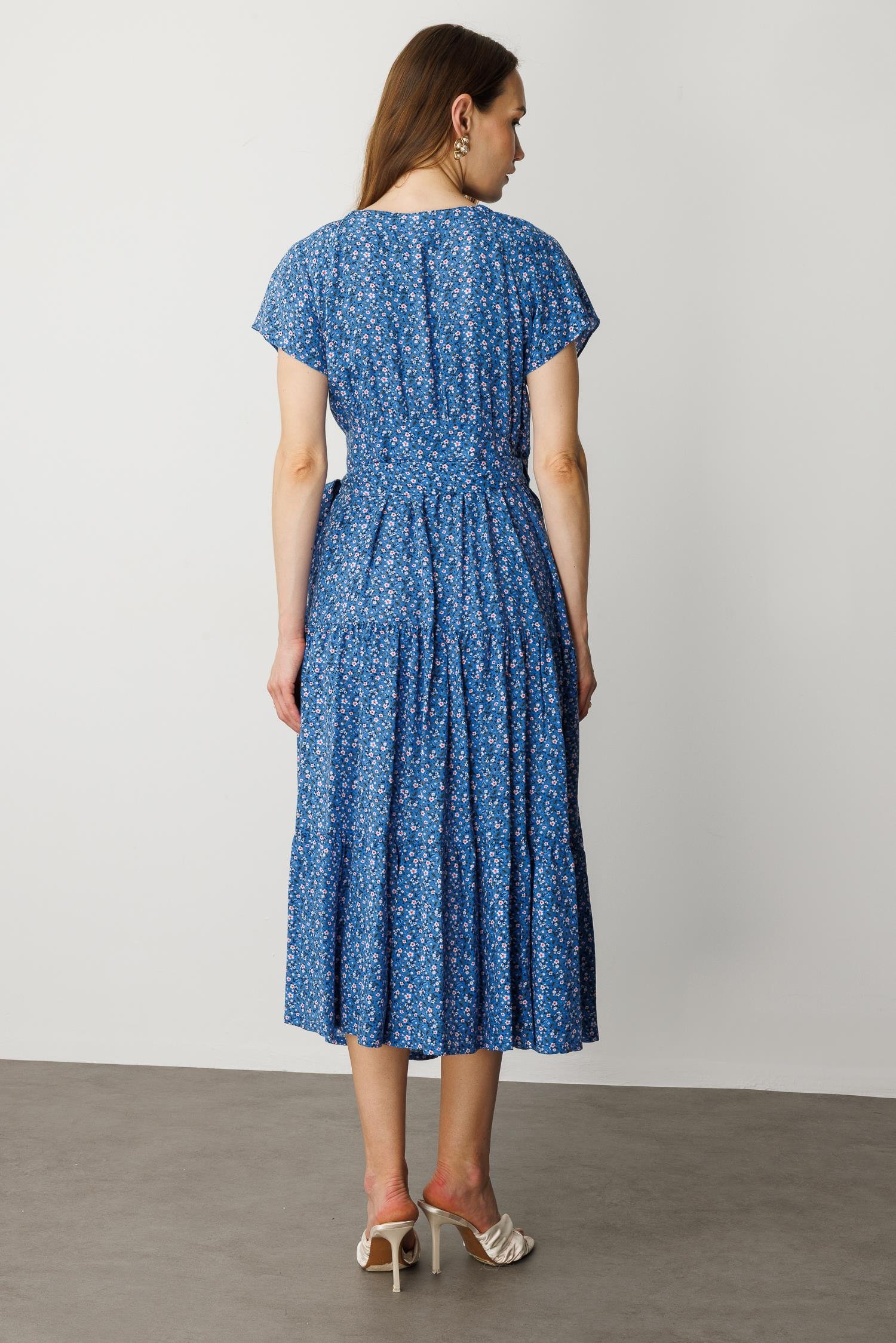 Çiçek Desenli Kruvaze Yaka Uzun Elbise-MAVİ