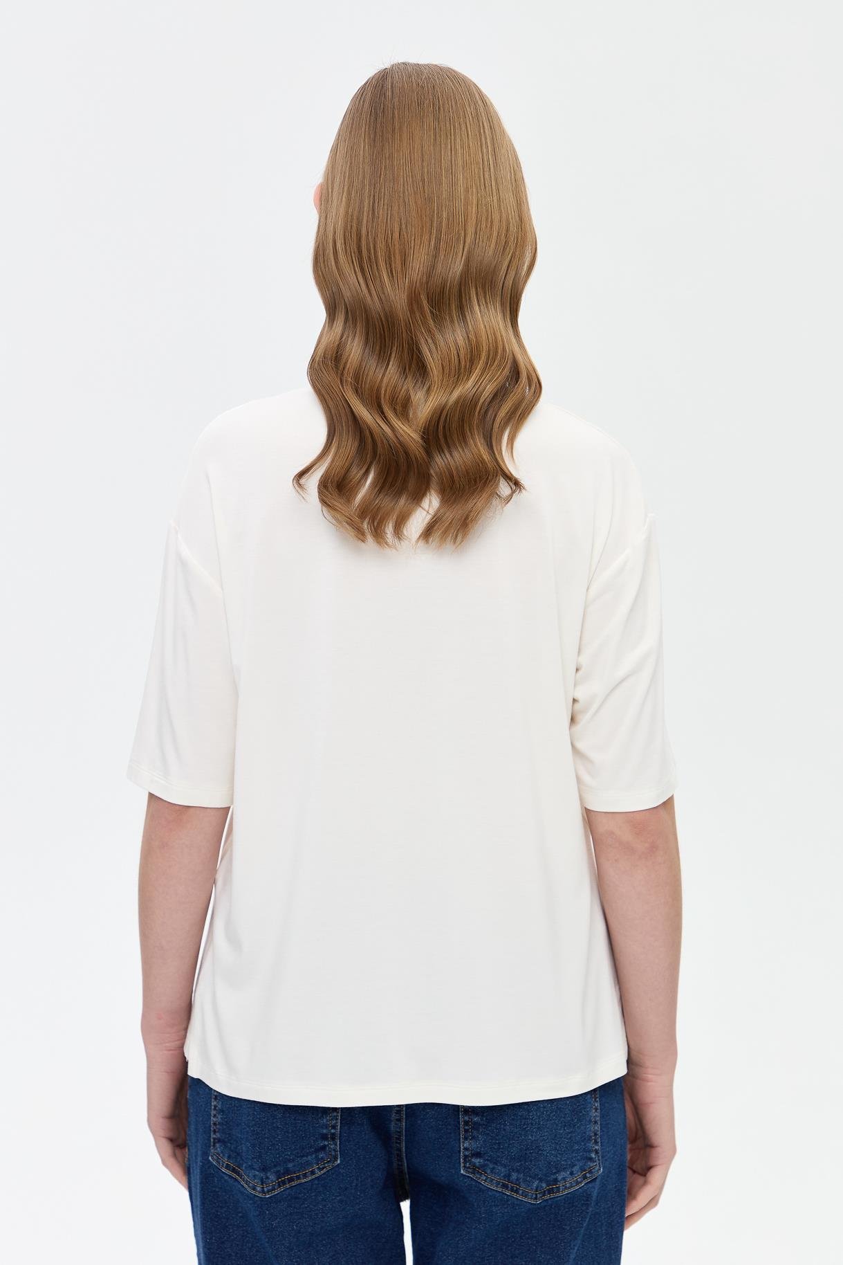 Çiçek İşlemeli Kısa Kollu Tişört - KEMIK