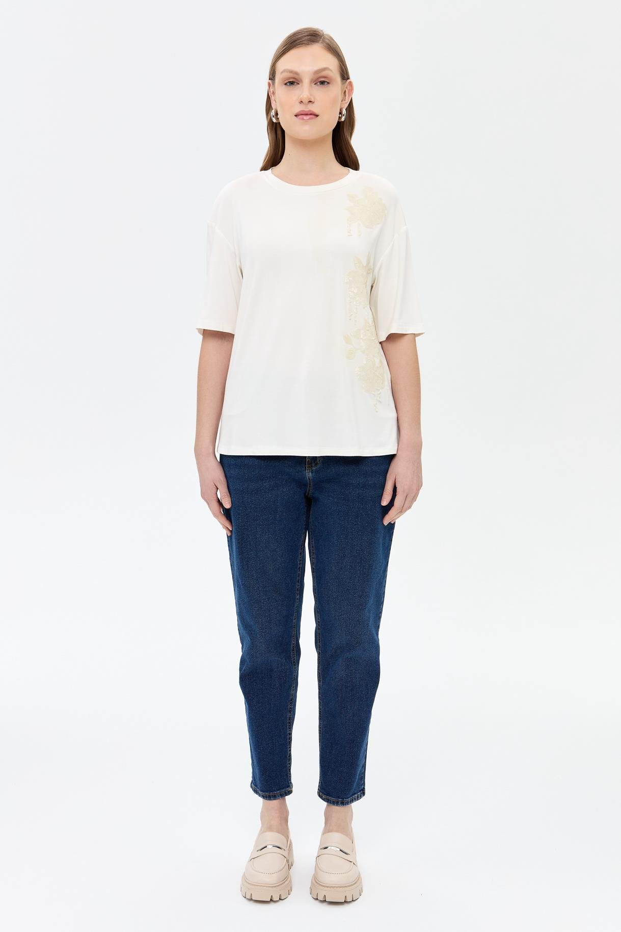 Çiçek İşlemeli Kısa Kollu Tişört - KEMIK