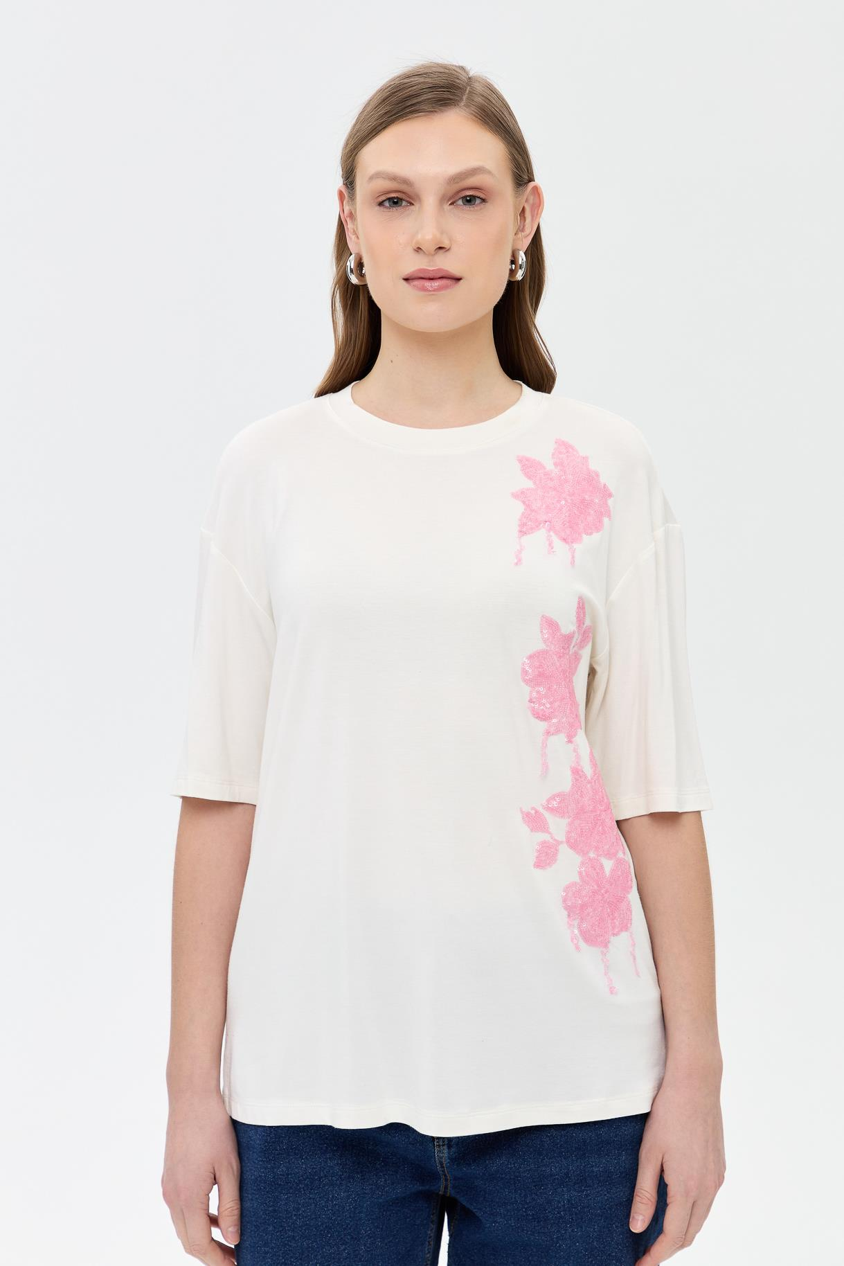 Çiçek İşlemeli Kısa Kollu Tişört - PEMBE