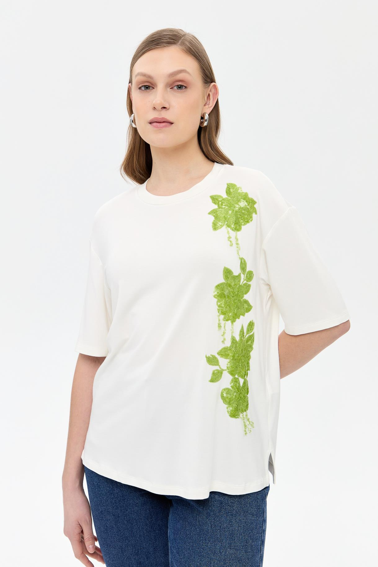 Çiçek İşlemeli Kısa Kollu Tişört - Y.YEŞİLİ