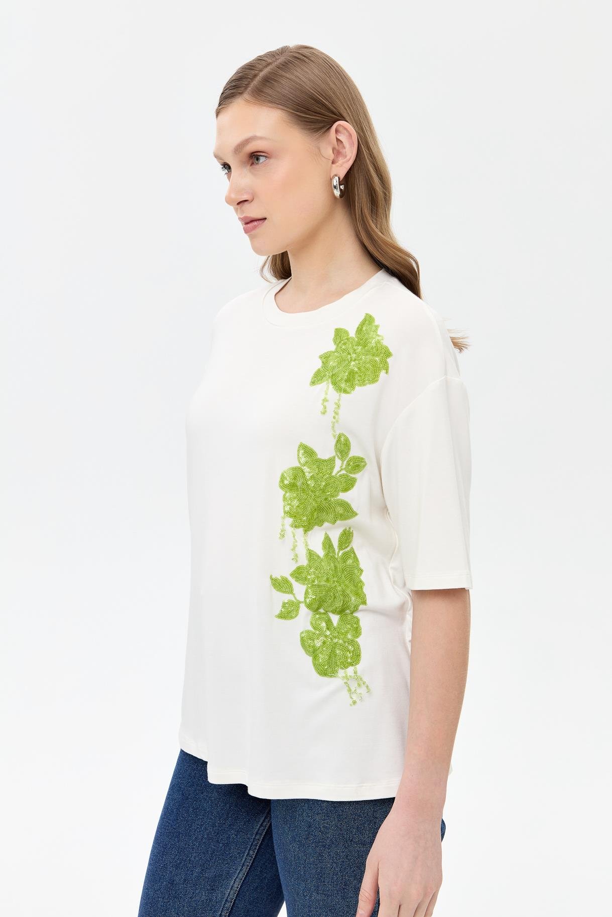 Çiçek İşlemeli Kısa Kollu Tişört - Y.YEŞİLİ