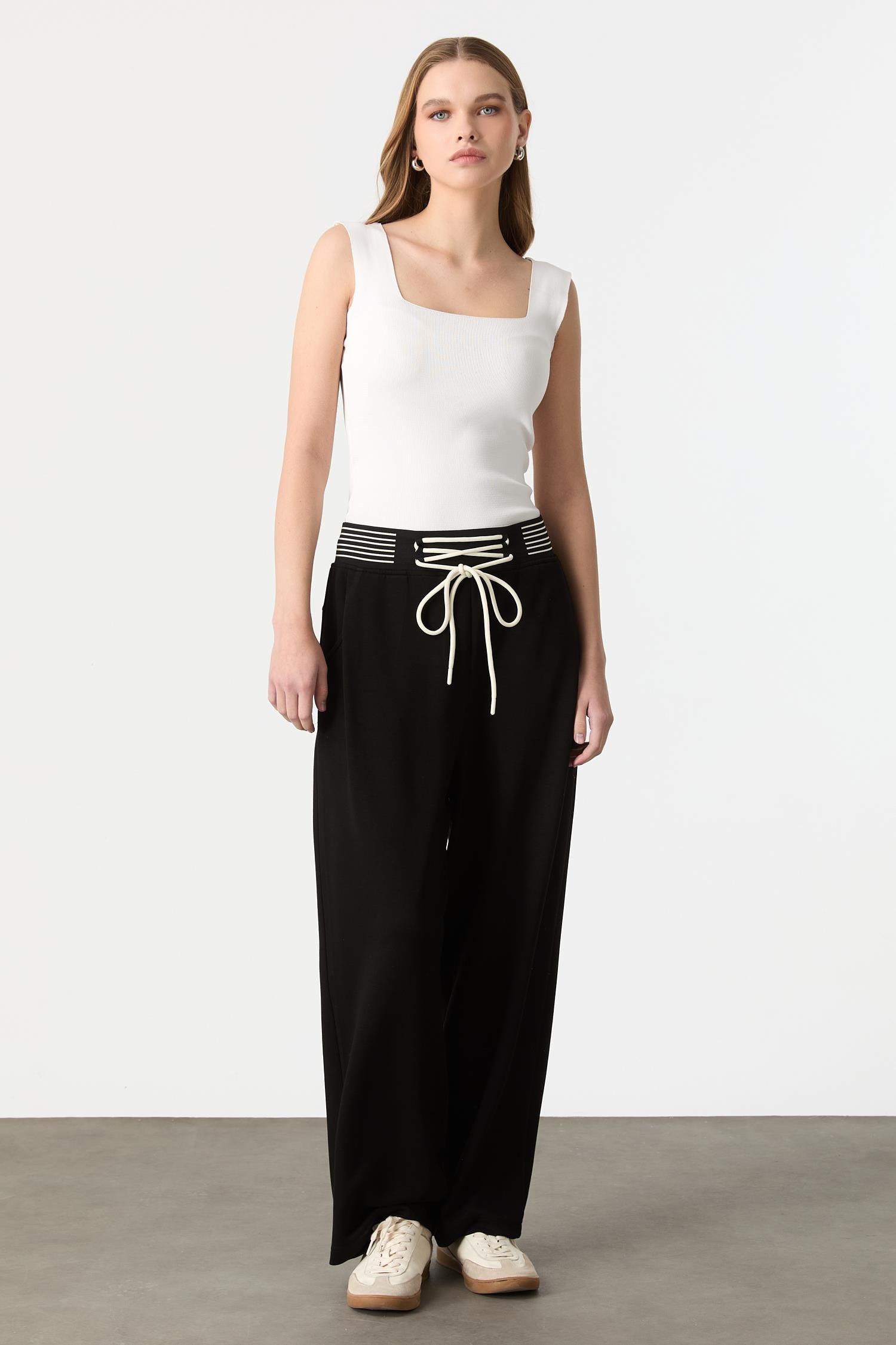 Çizgili Lastik Detaylı Modal Pantolon-SİYAH