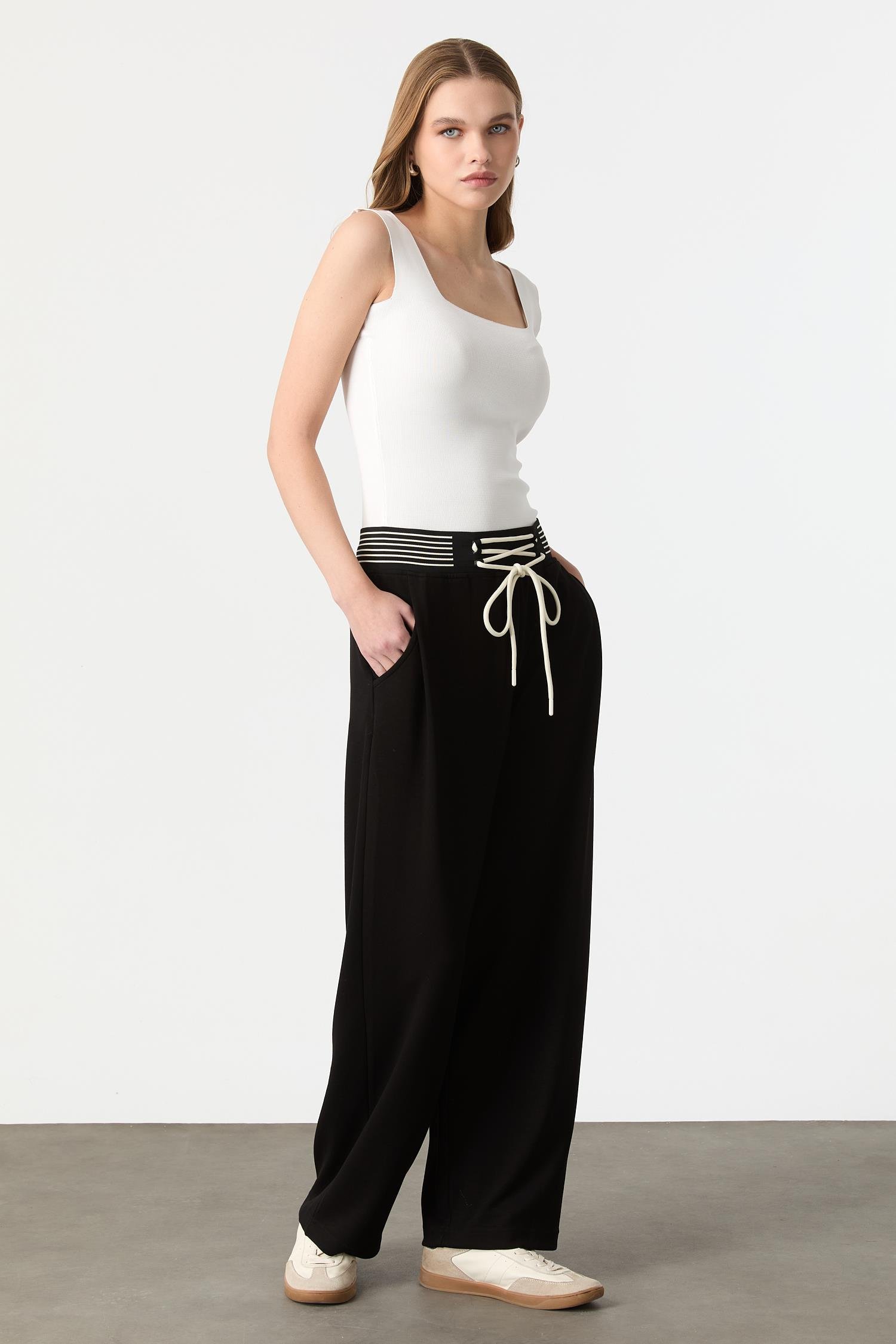 Çizgili Lastik Detaylı Modal Pantolon-SİYAH