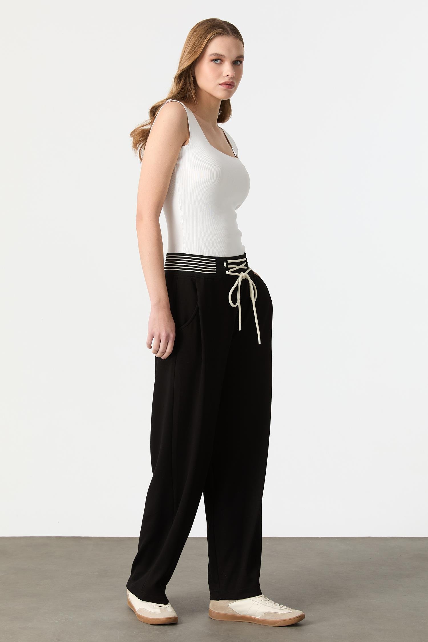 Çizgili Lastik Detaylı Modal Pantolon-SİYAH