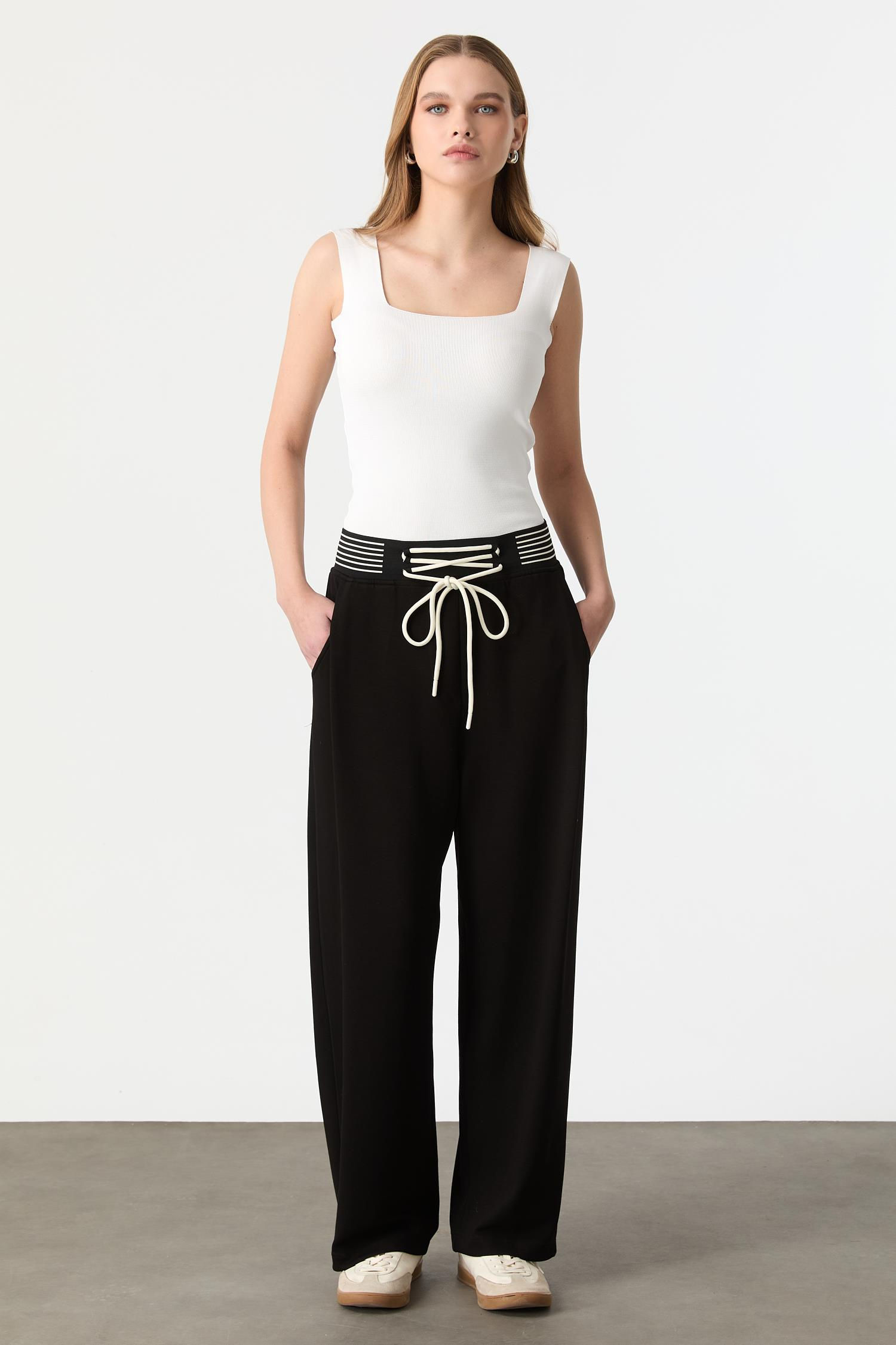 Çizgili Lastik Detaylı Modal Pantolon-SİYAH