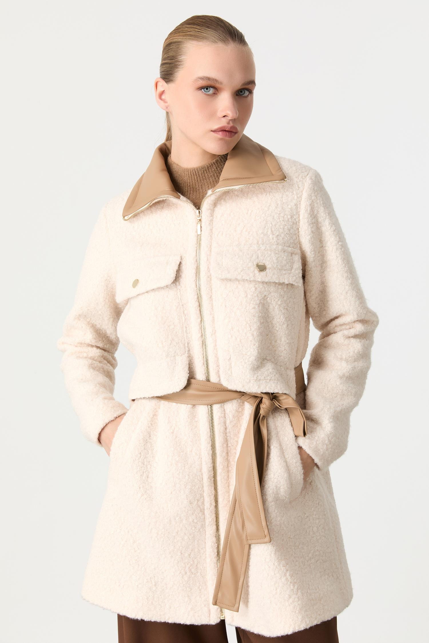 Deri Kuşak Detaylı Buklet Kaban-KREM